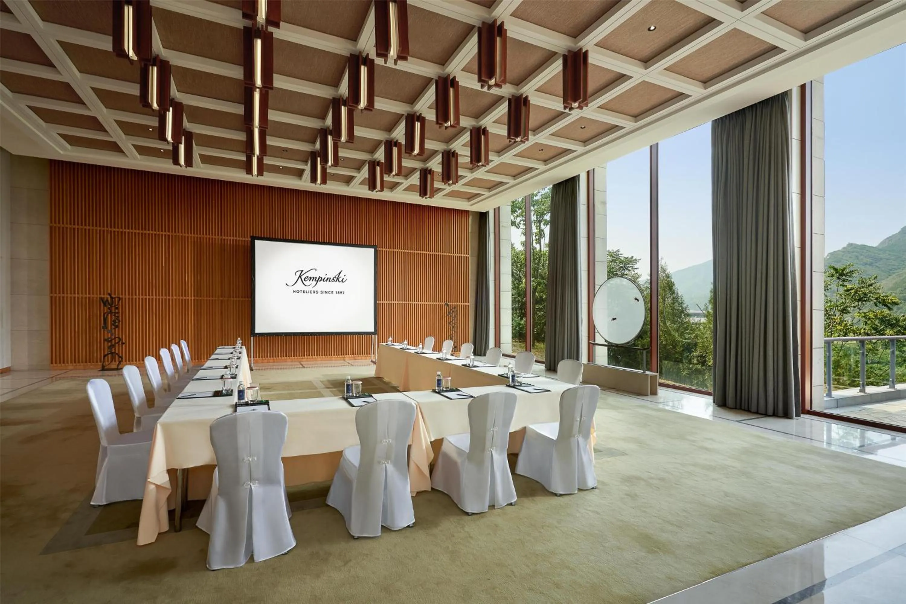 Meeting/conference room in Yanqi Hotel, Managed by Kempinski