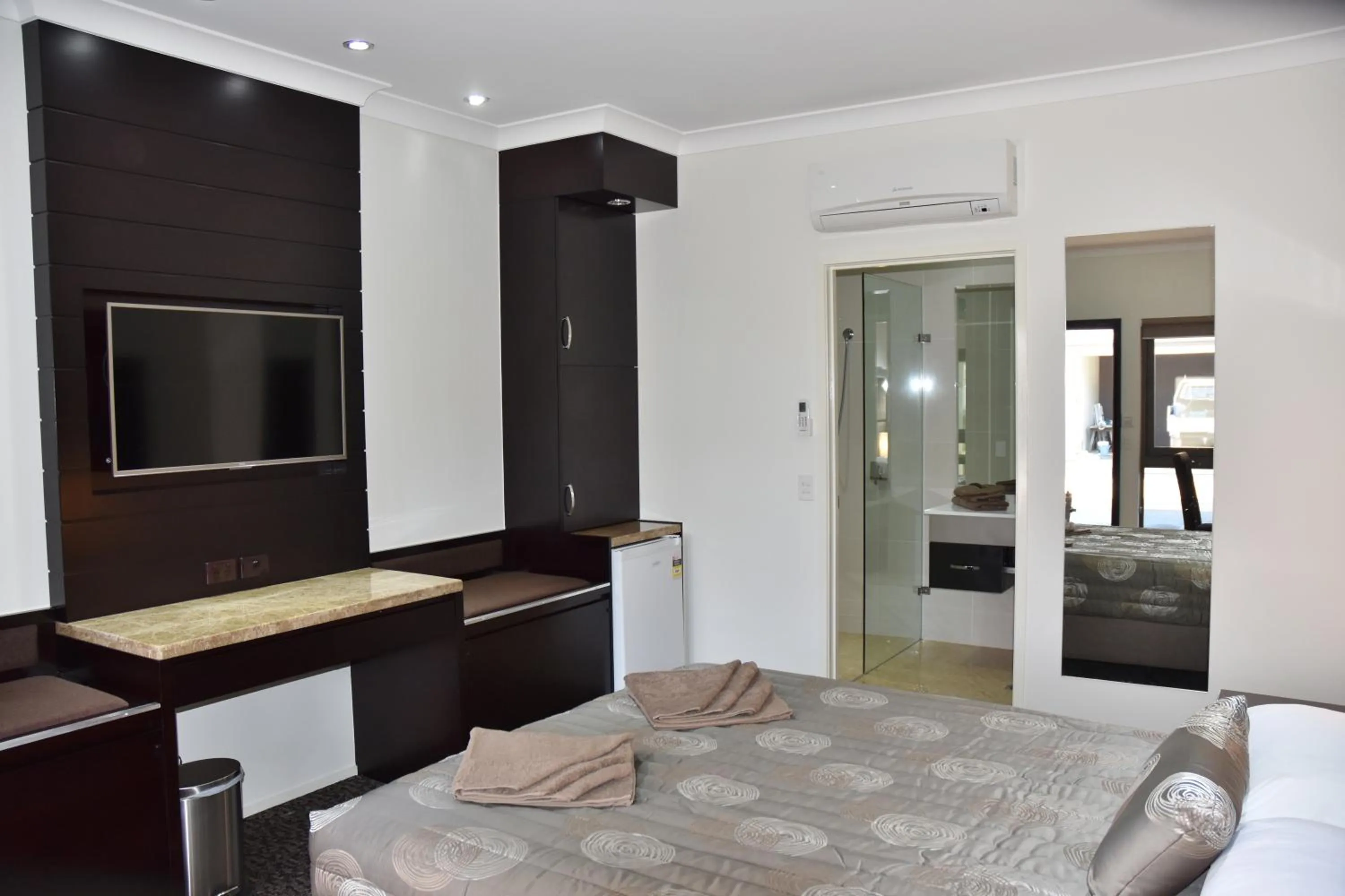 Bedroom, Bed in Western Downs Motor Inn