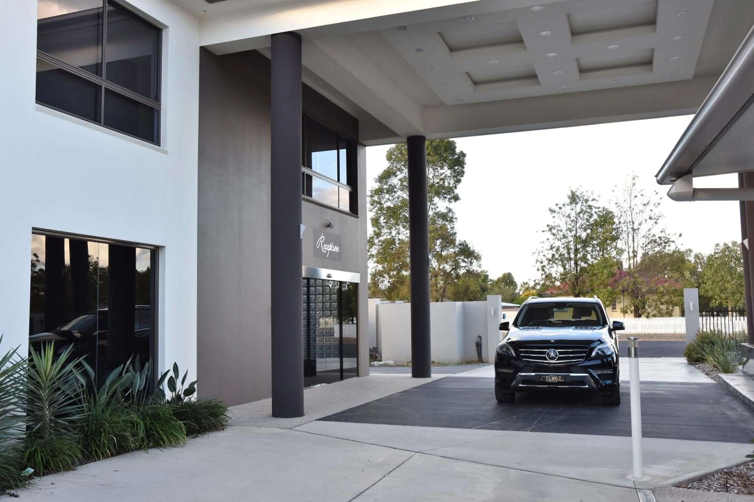 Facade/entrance in Western Downs Motor Inn