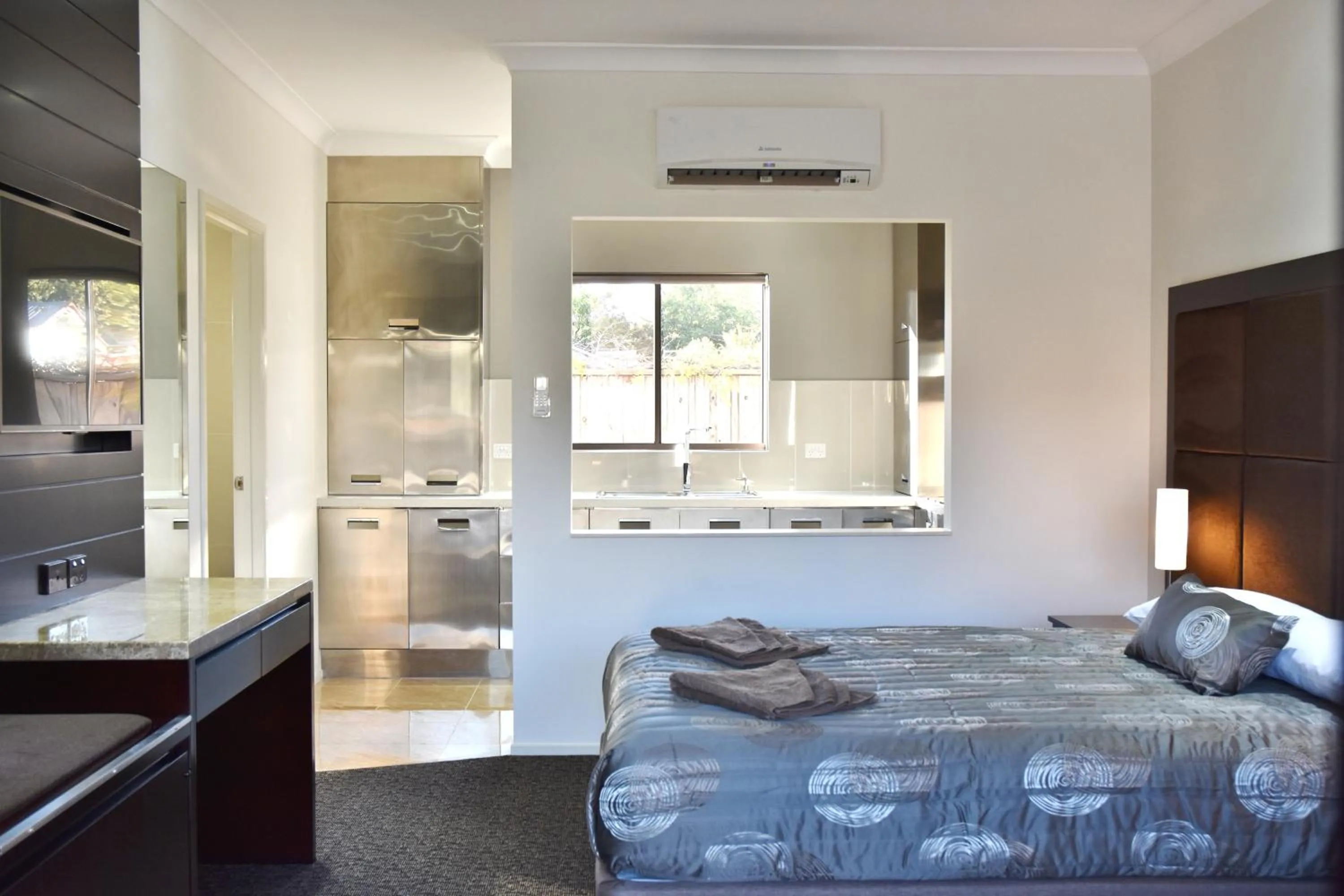 Bedroom, Bed in Western Downs Motor Inn