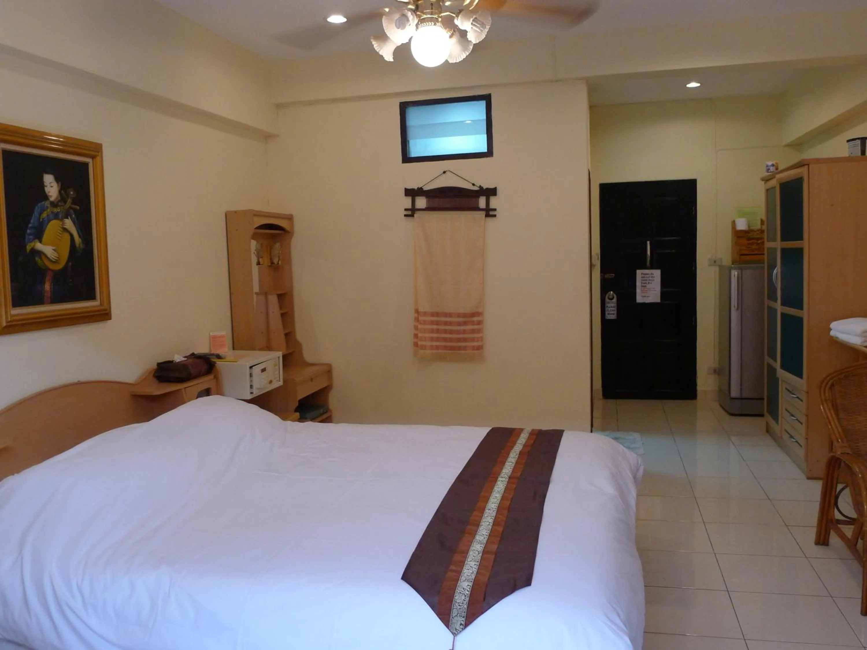 Other, Bed in Metro Apartments