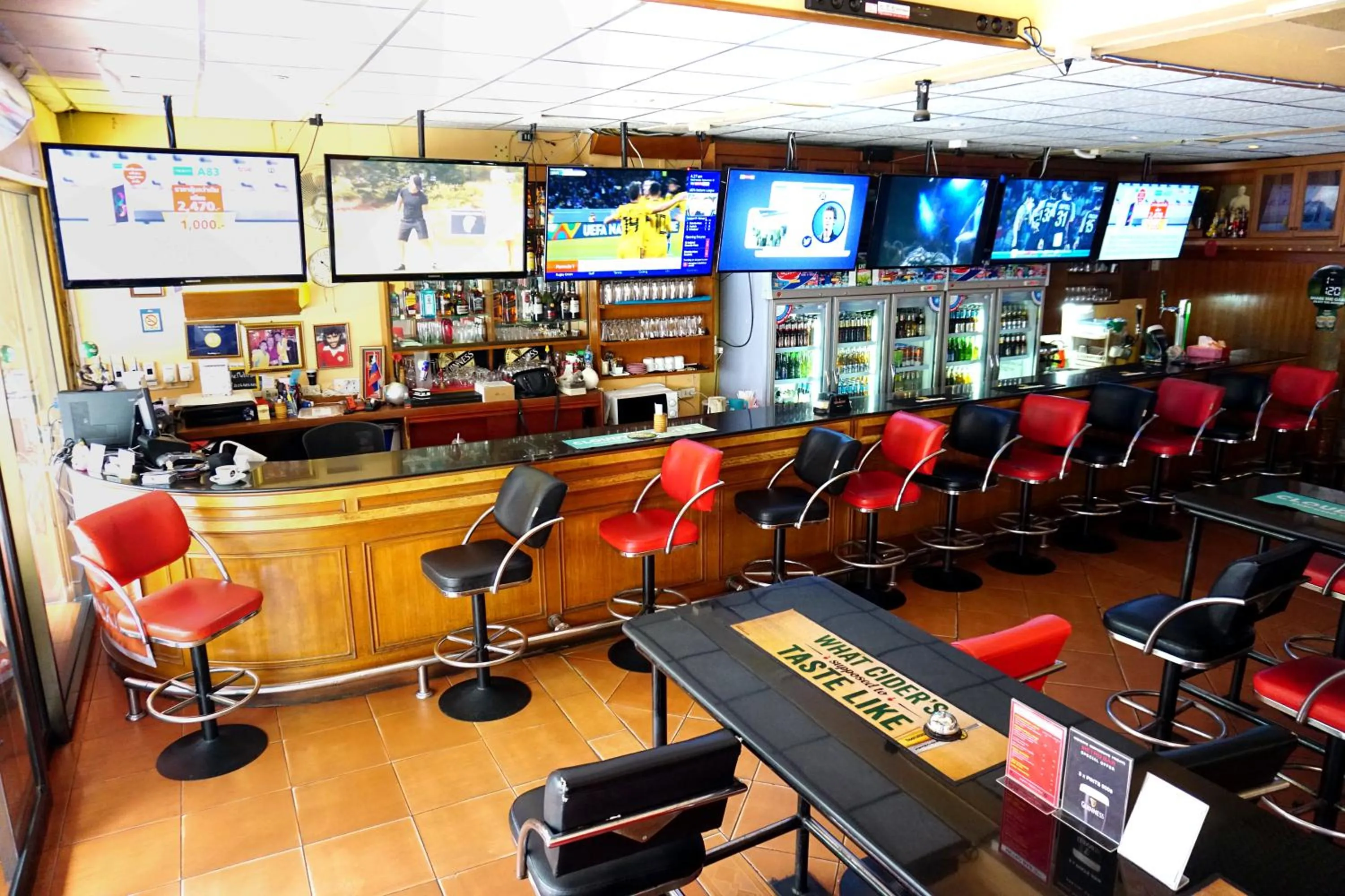 Restaurant/places to eat in Metro Apartments