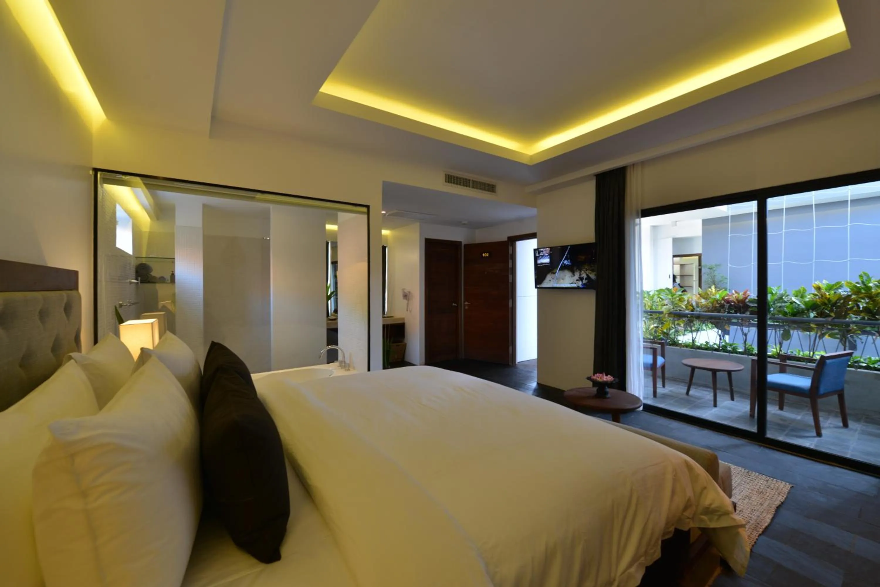 Bedroom, Bed in Solitaire Damnak Villa Hotel