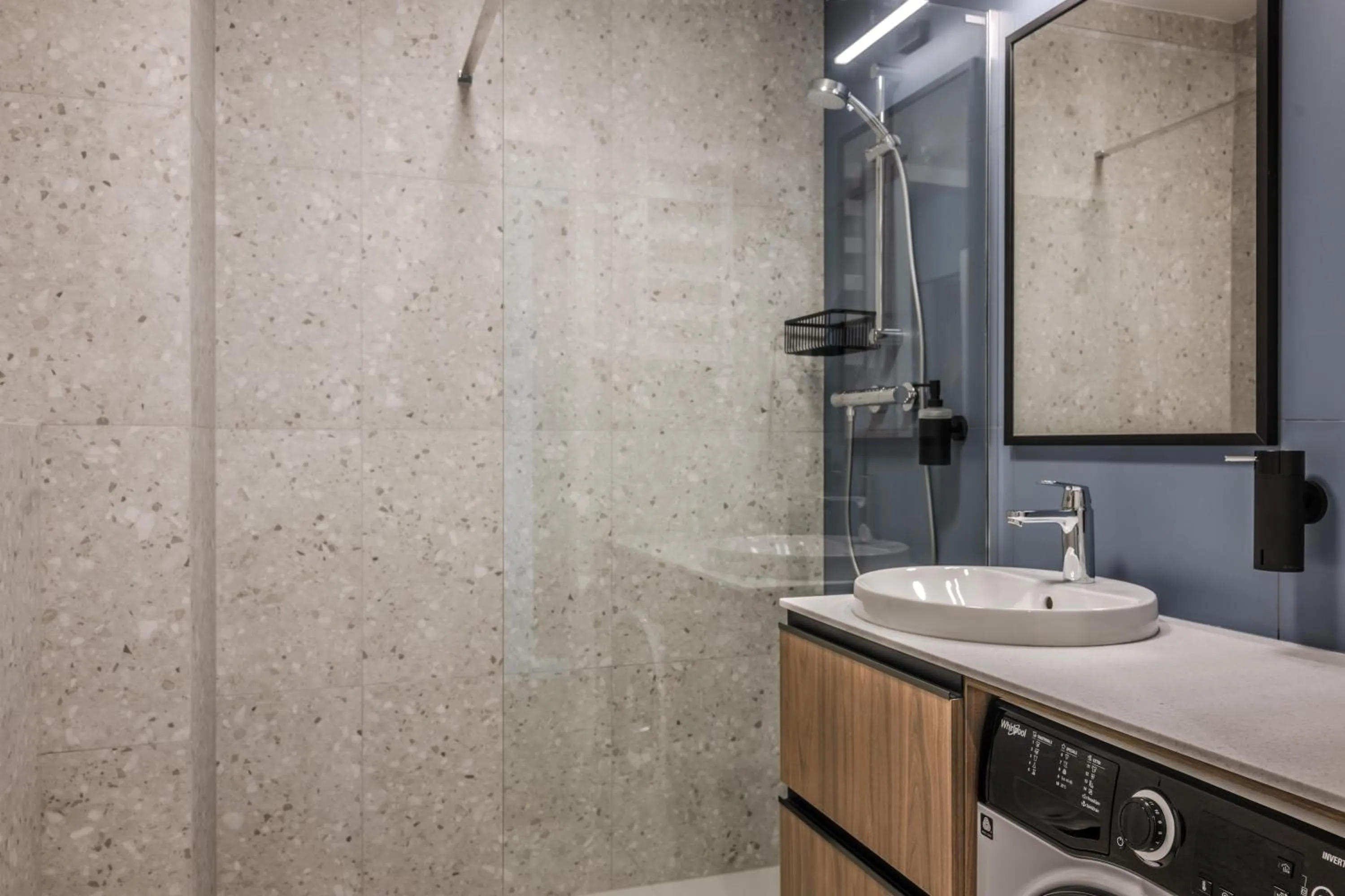 Shower in Noli Gdansk Wrzeszcz