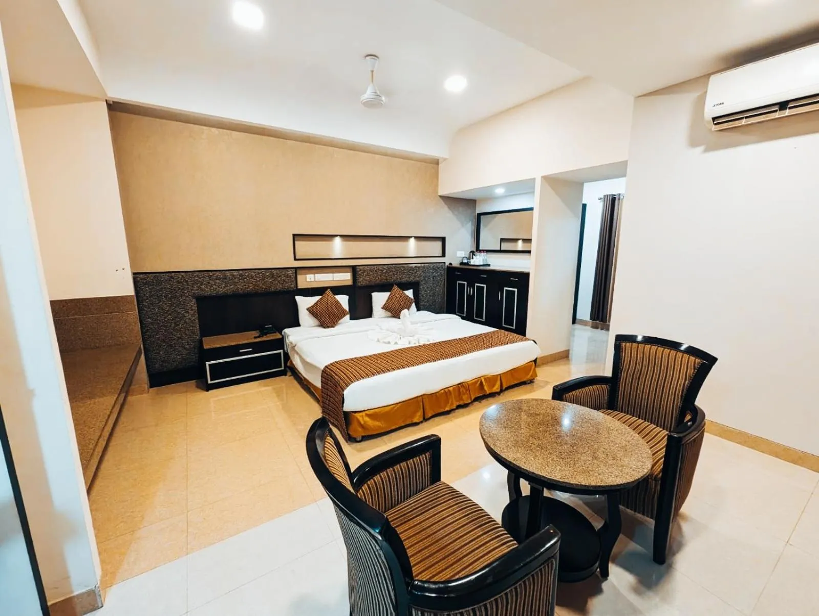 Bed in Hotel Southern Residency- near to SIPCOT