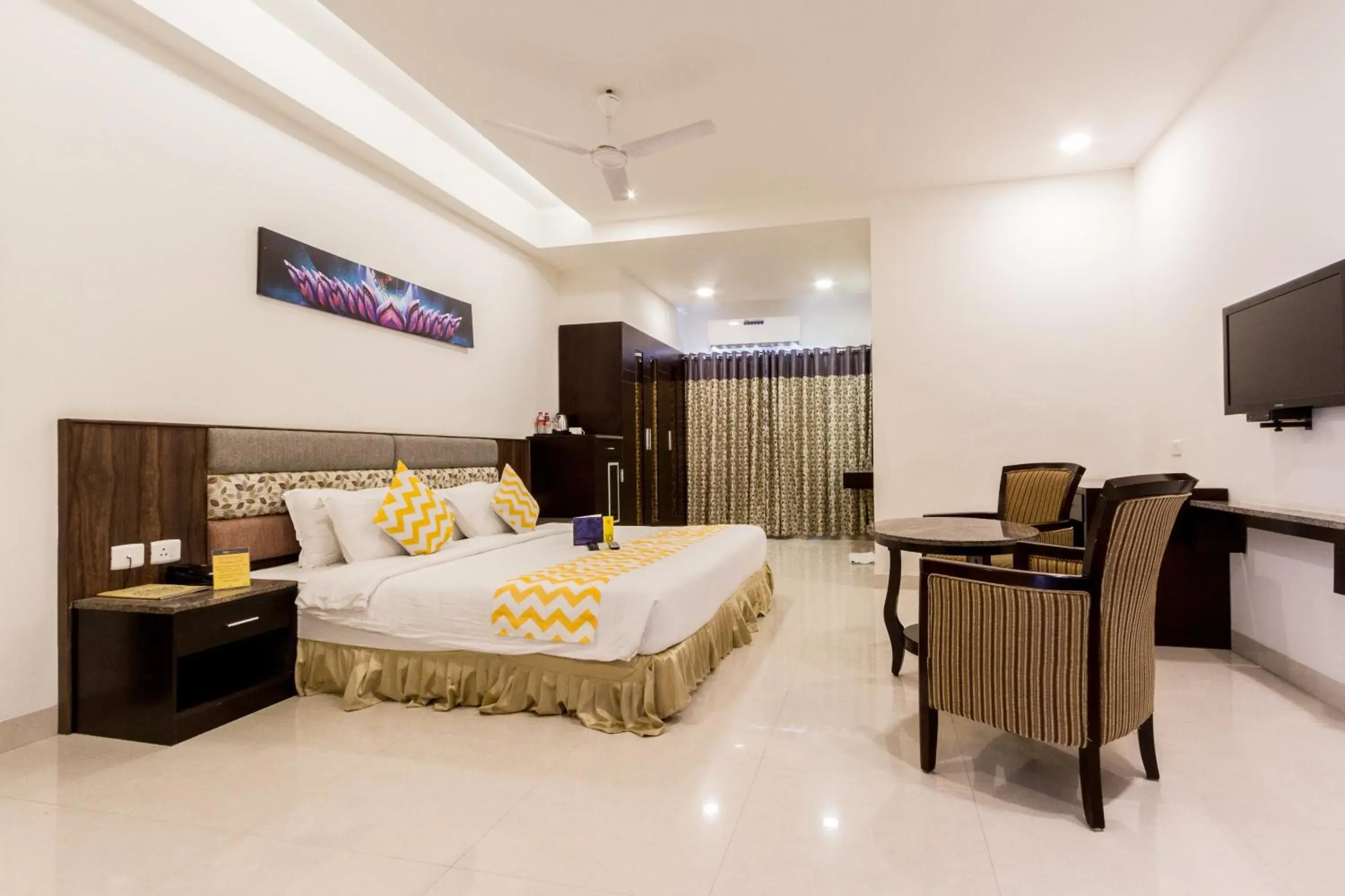 Bedroom, Bed in Hotel Southern Residency- near to SIPCOT Bedroom, Bed in Hotel Southern Residency- near to SIPCOT