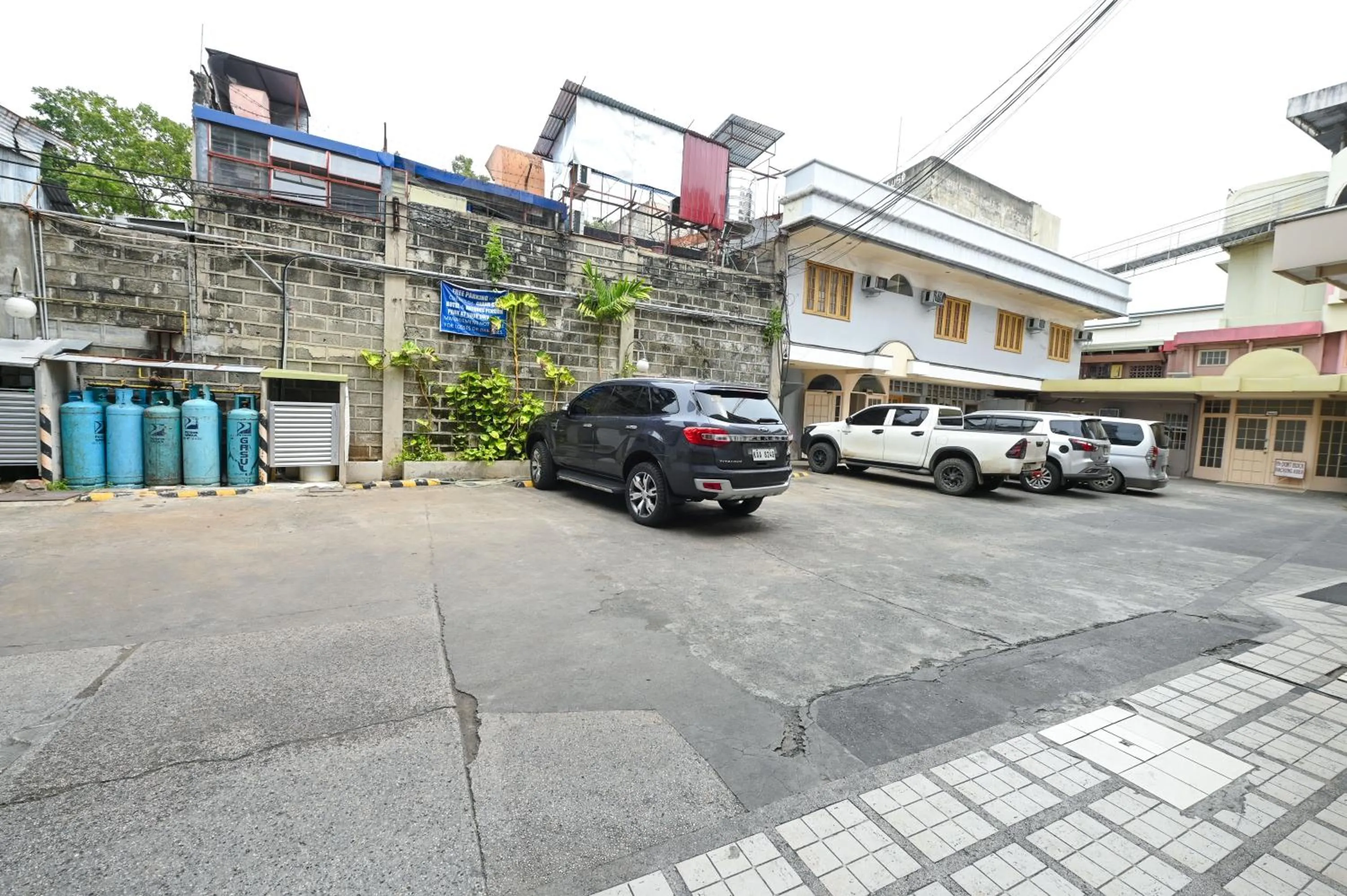 Parking in Grand City Hotel Inc.