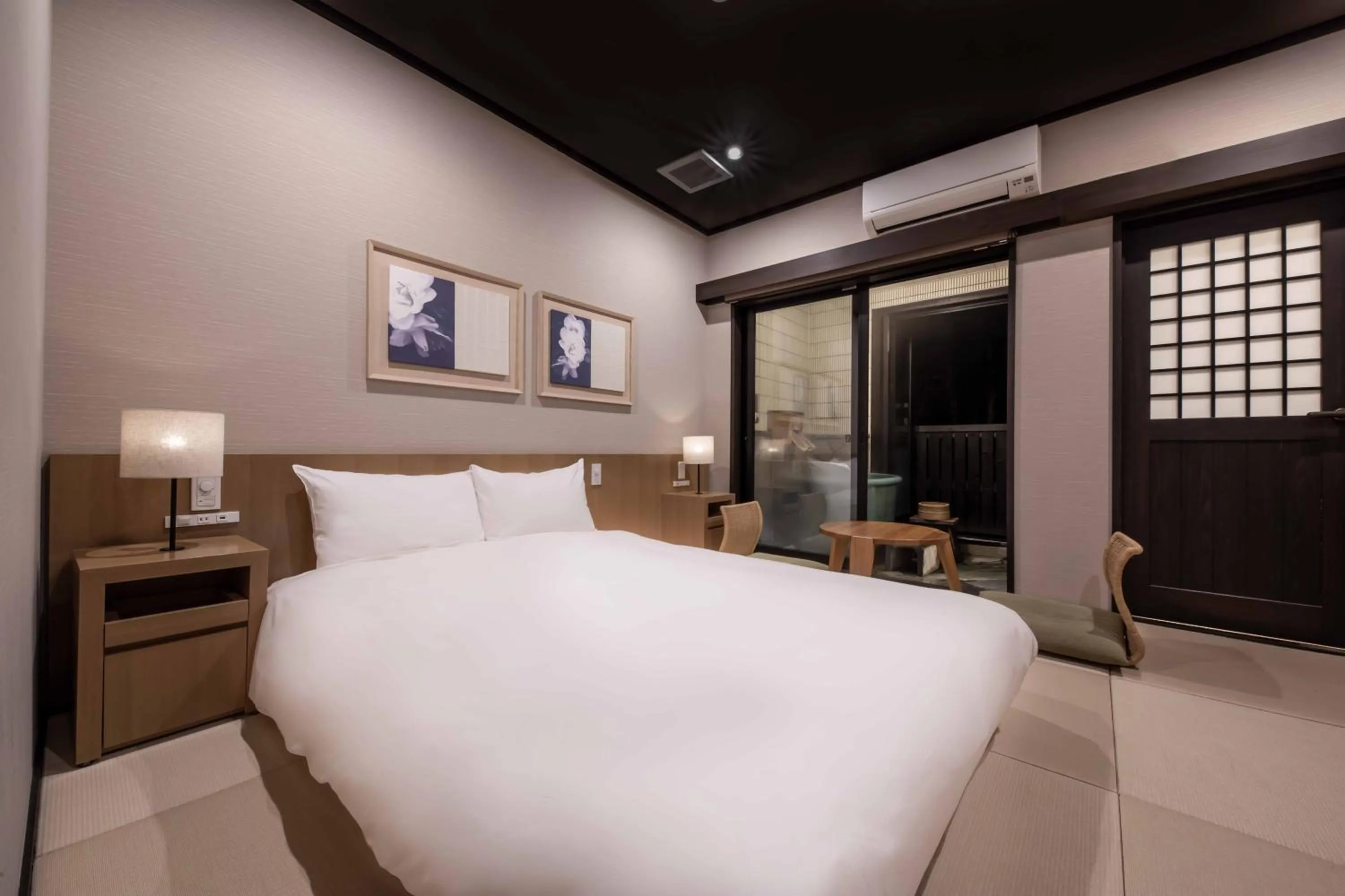 Bed in Yufudake Ichibo no Yado Kirara