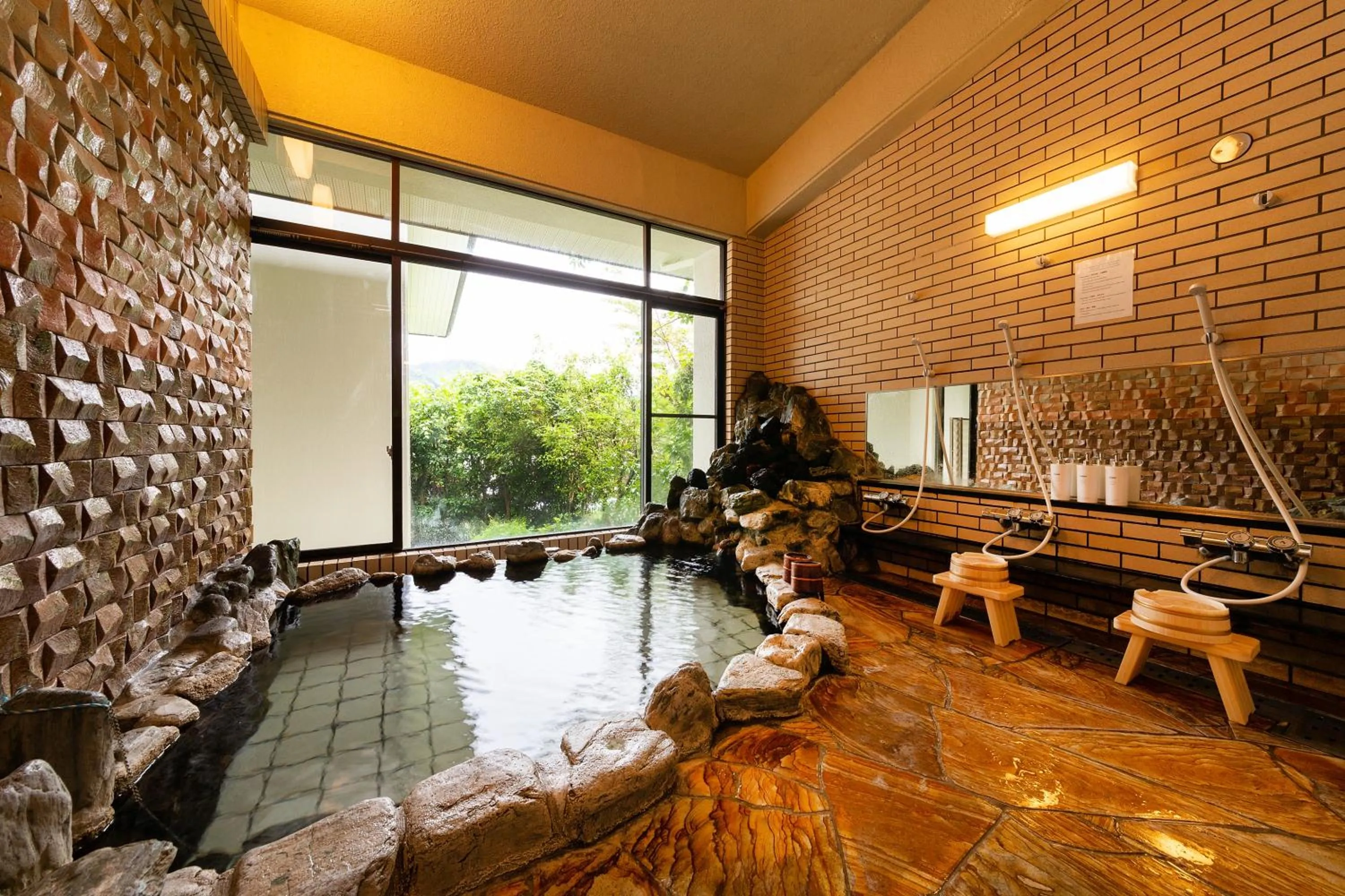 Hot Spring Bath in Yufudake Ichibo no Yado Kirara