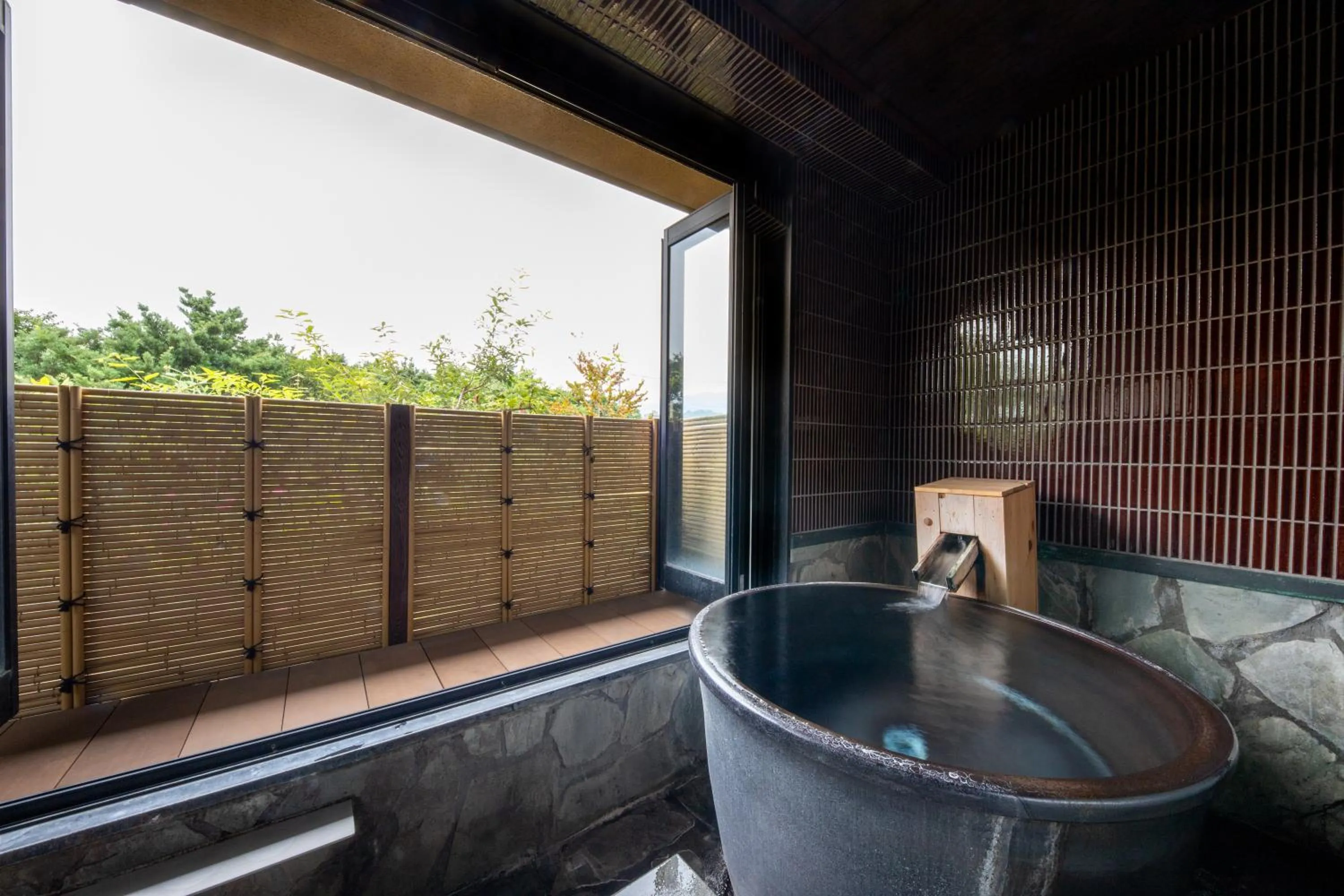 Hot Tub in Beppu Nagomitsuki