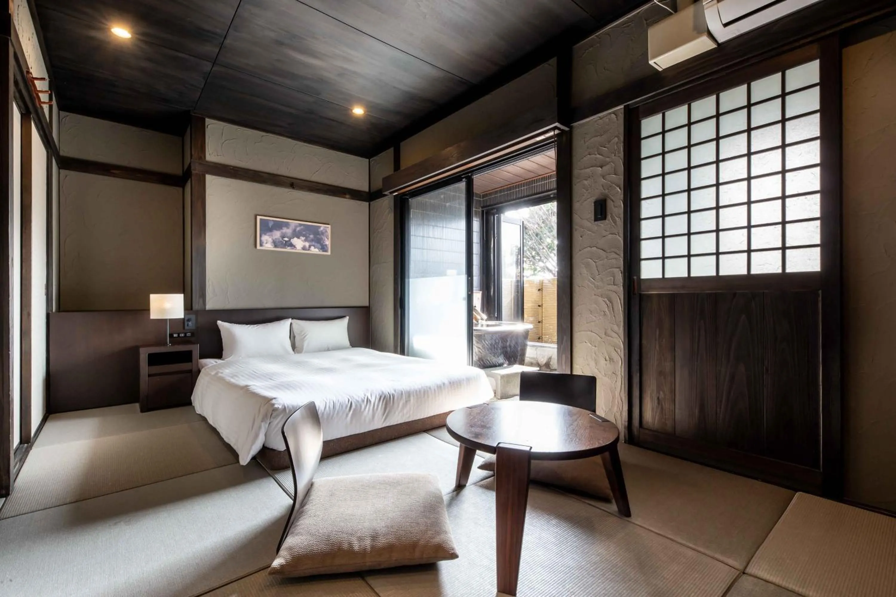Photo of the whole room, Bed in Beppu Nagomitsuki