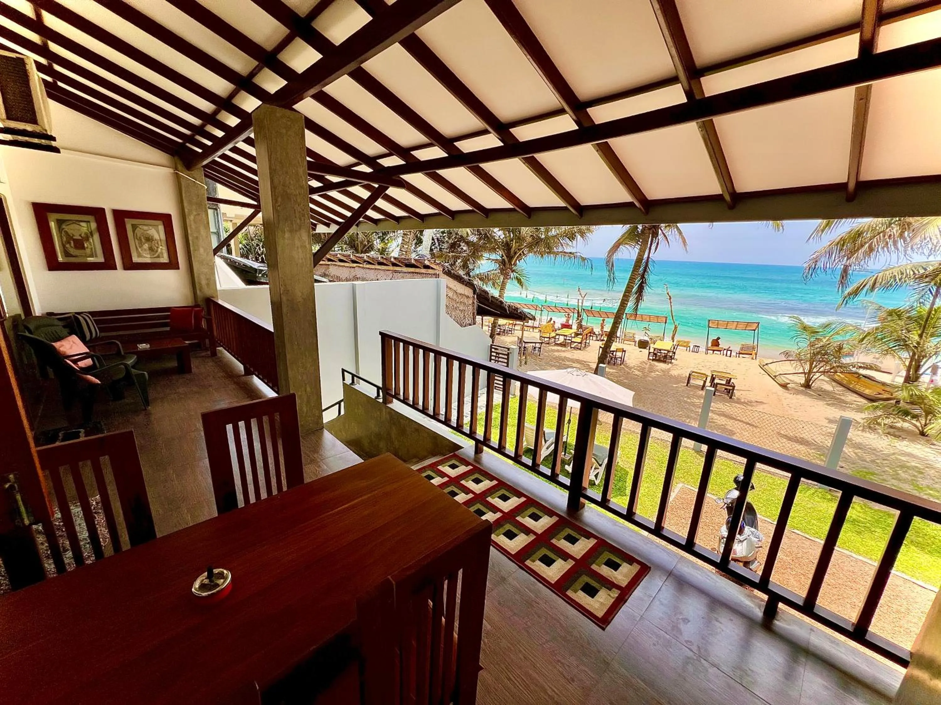 Hikka Beach Flat