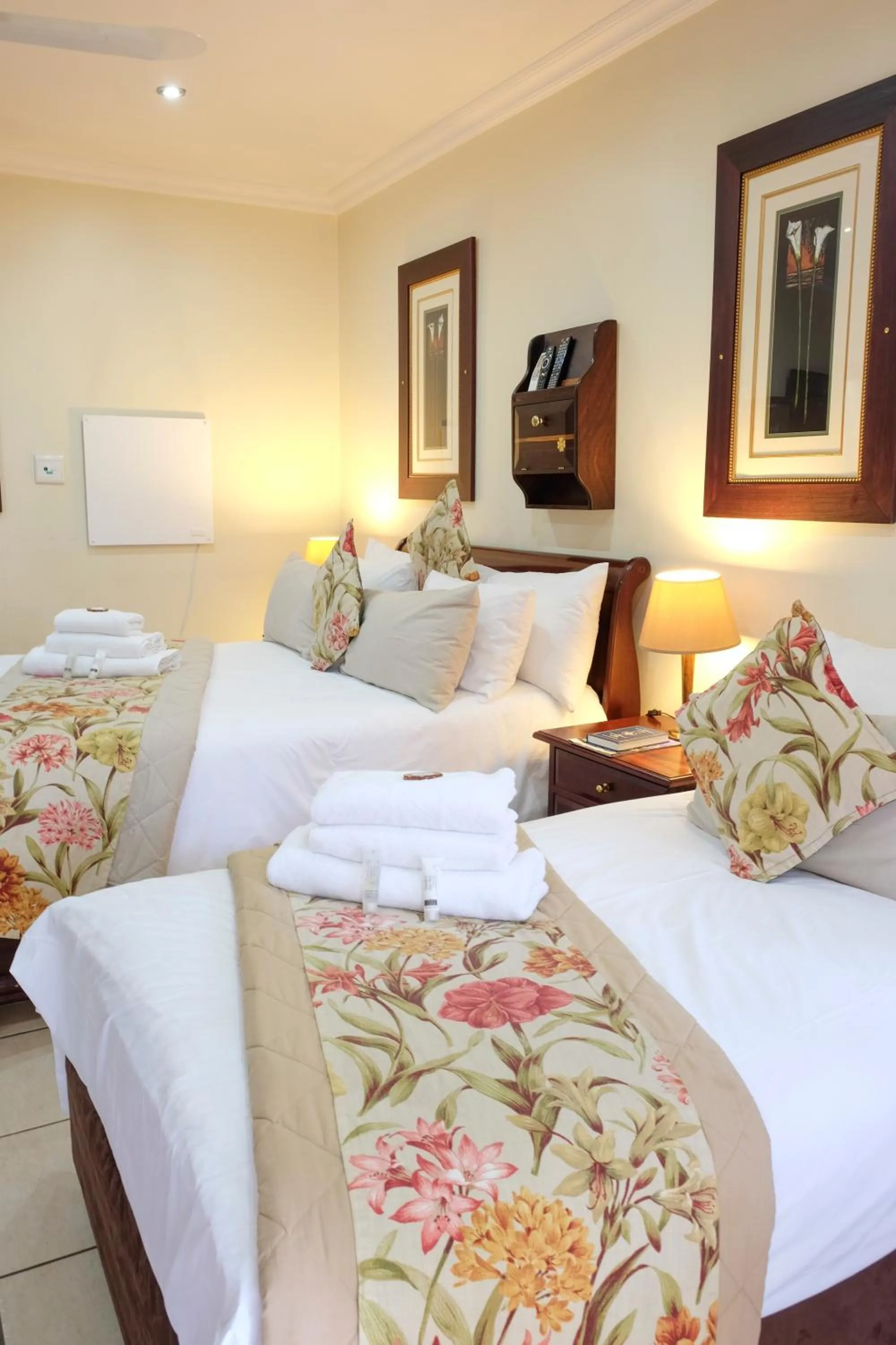 Day, Bed in Waterkloof Guest House