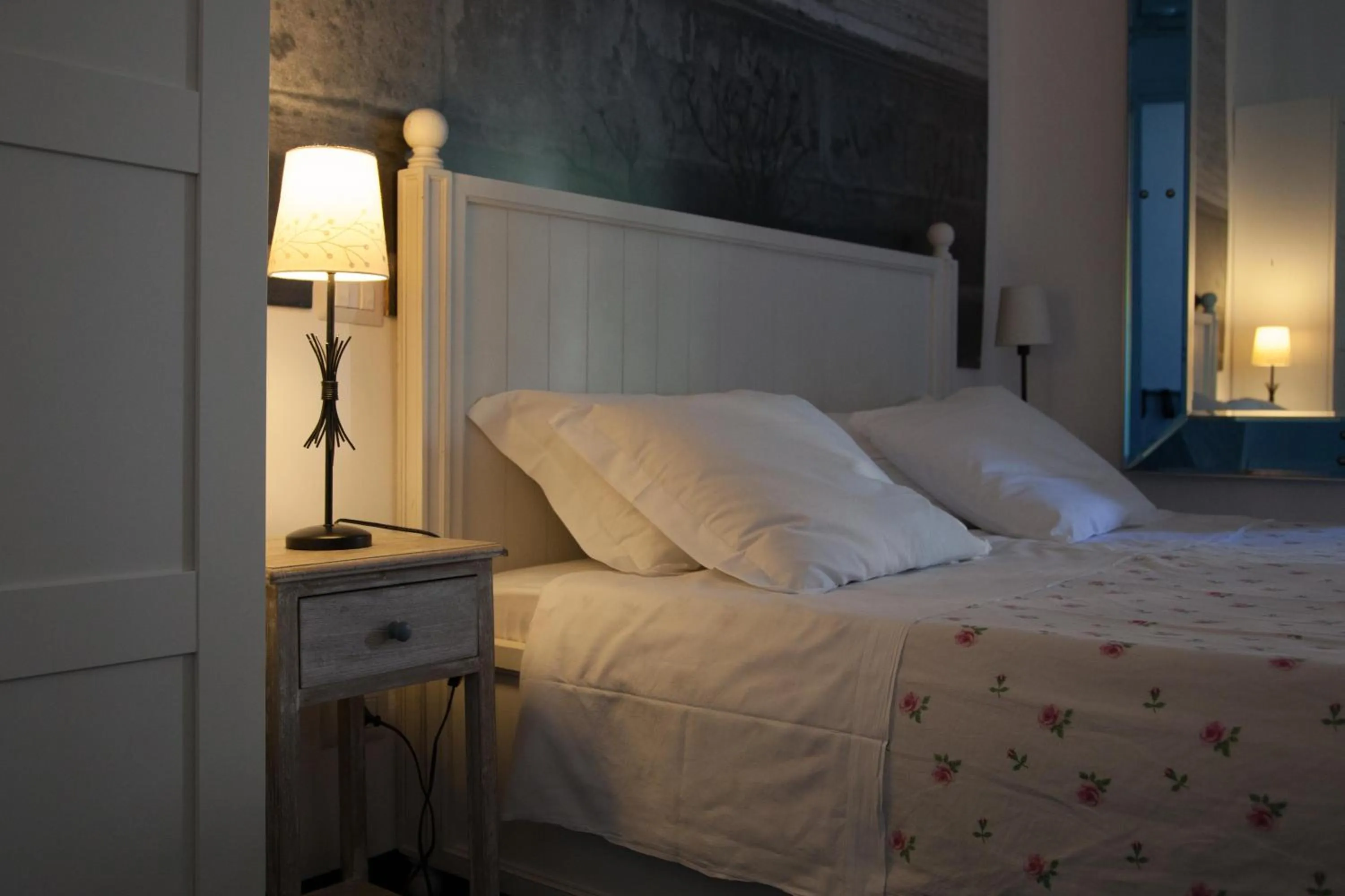 Photo of the whole room, Bed in Vatican Leone IV