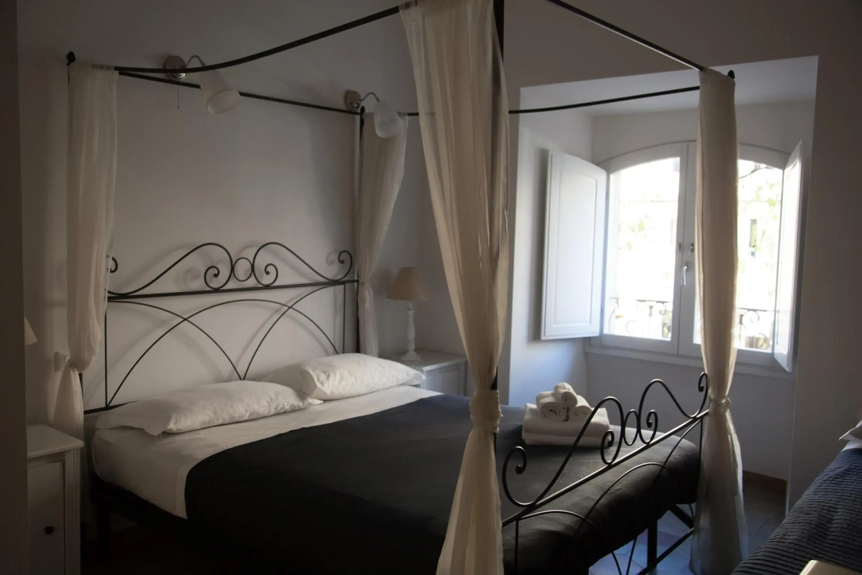 Standard Triple Room - Via Leone IV 38 in Vatican Leone IV Standard Triple Room - Via Leone IV 38 in Vatican Leone IV