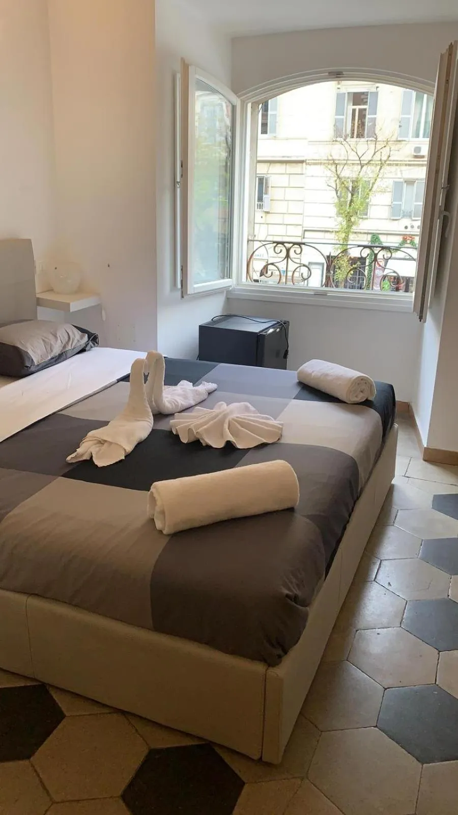 Photo of the whole room, Bed in Vatican Leone IV