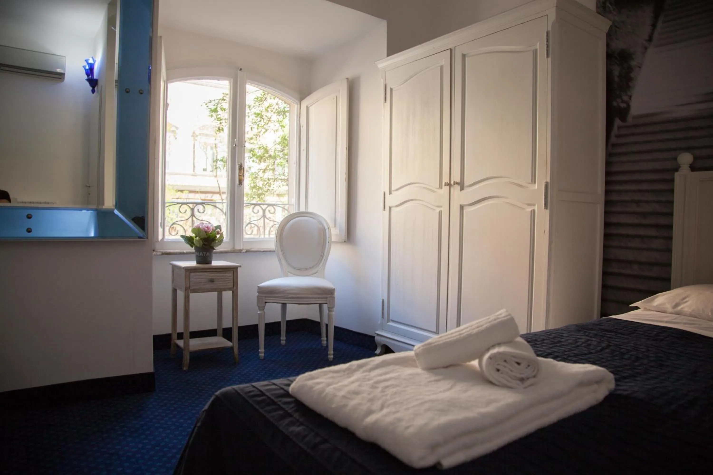 Photo of the whole room, Bed in Vatican Leone IV