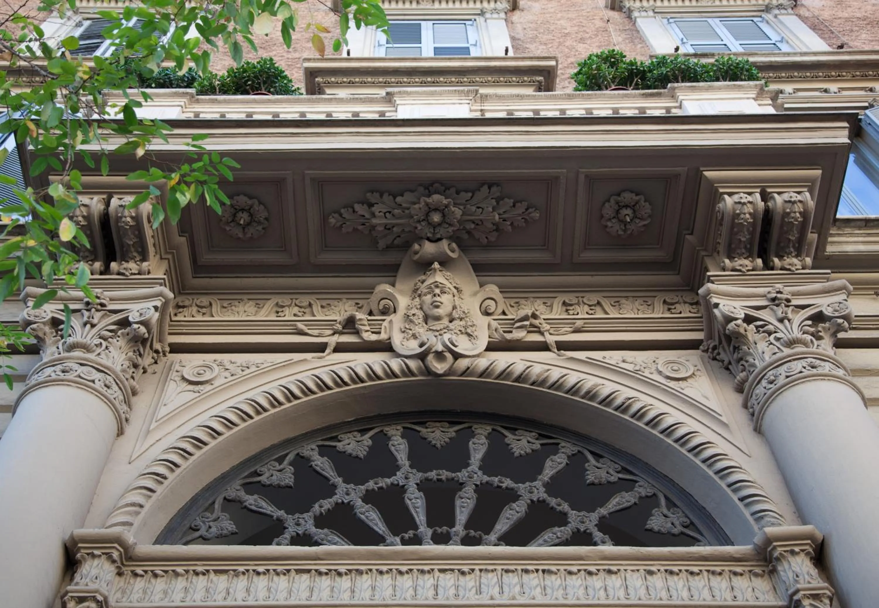 Facade/entrance in Vatican Leone IV
