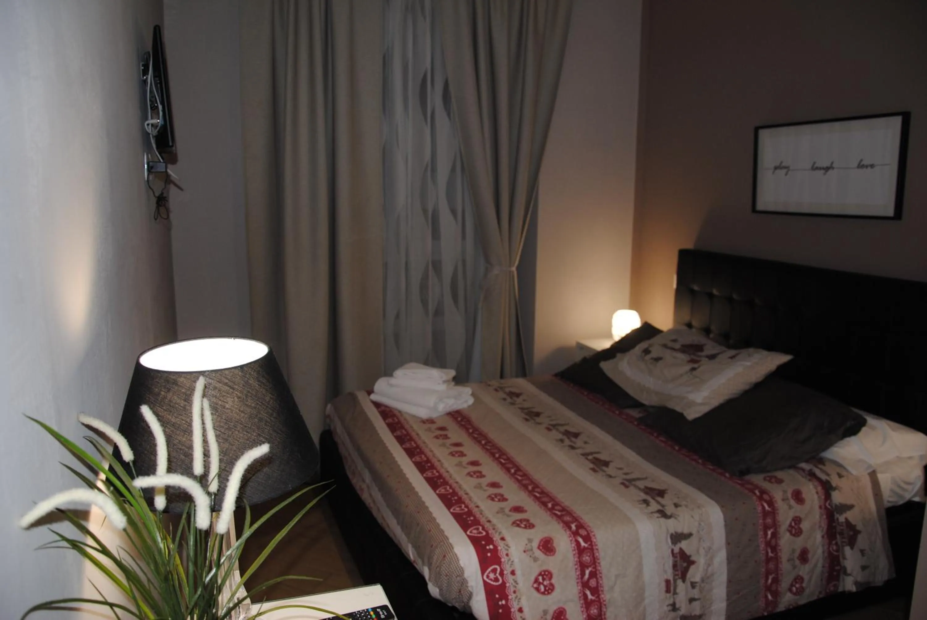 Photo of the whole room, Bed in Vatican Leone IV