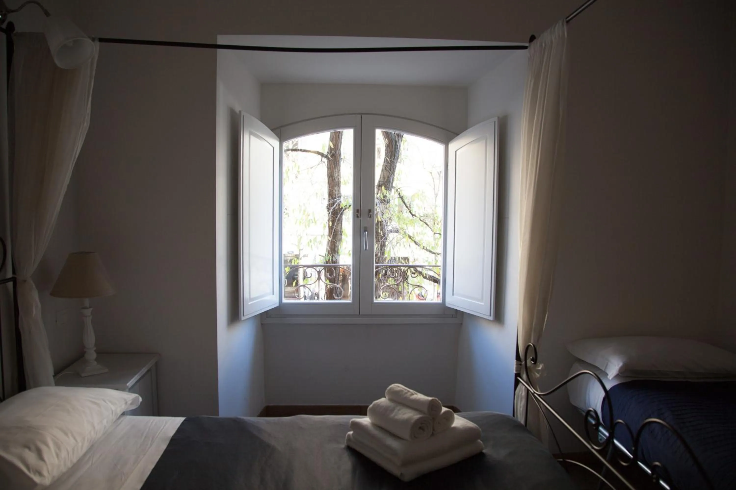 Photo of the whole room, Bed in Vatican Leone IV