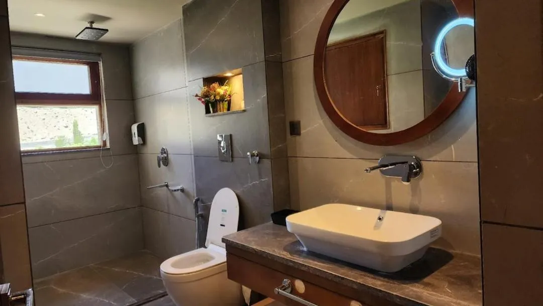 Toilet in Hotel Ladakh Heights