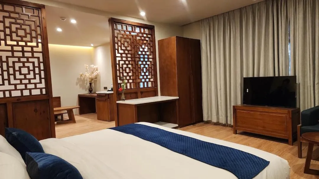 Communal lounge/ TV room in Hotel Ladakh Heights