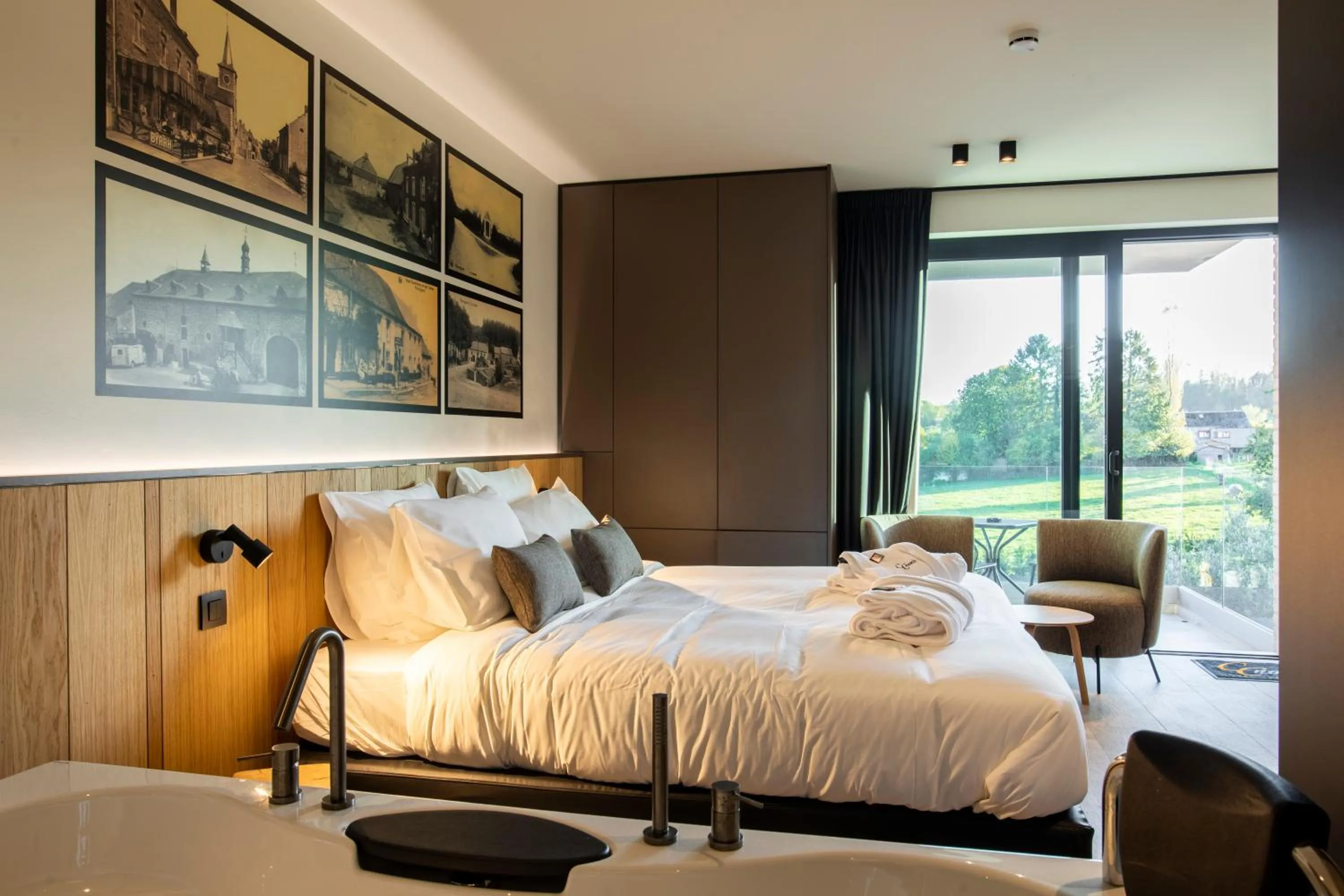 Bed in CC Nomie Hôtel Restaurant