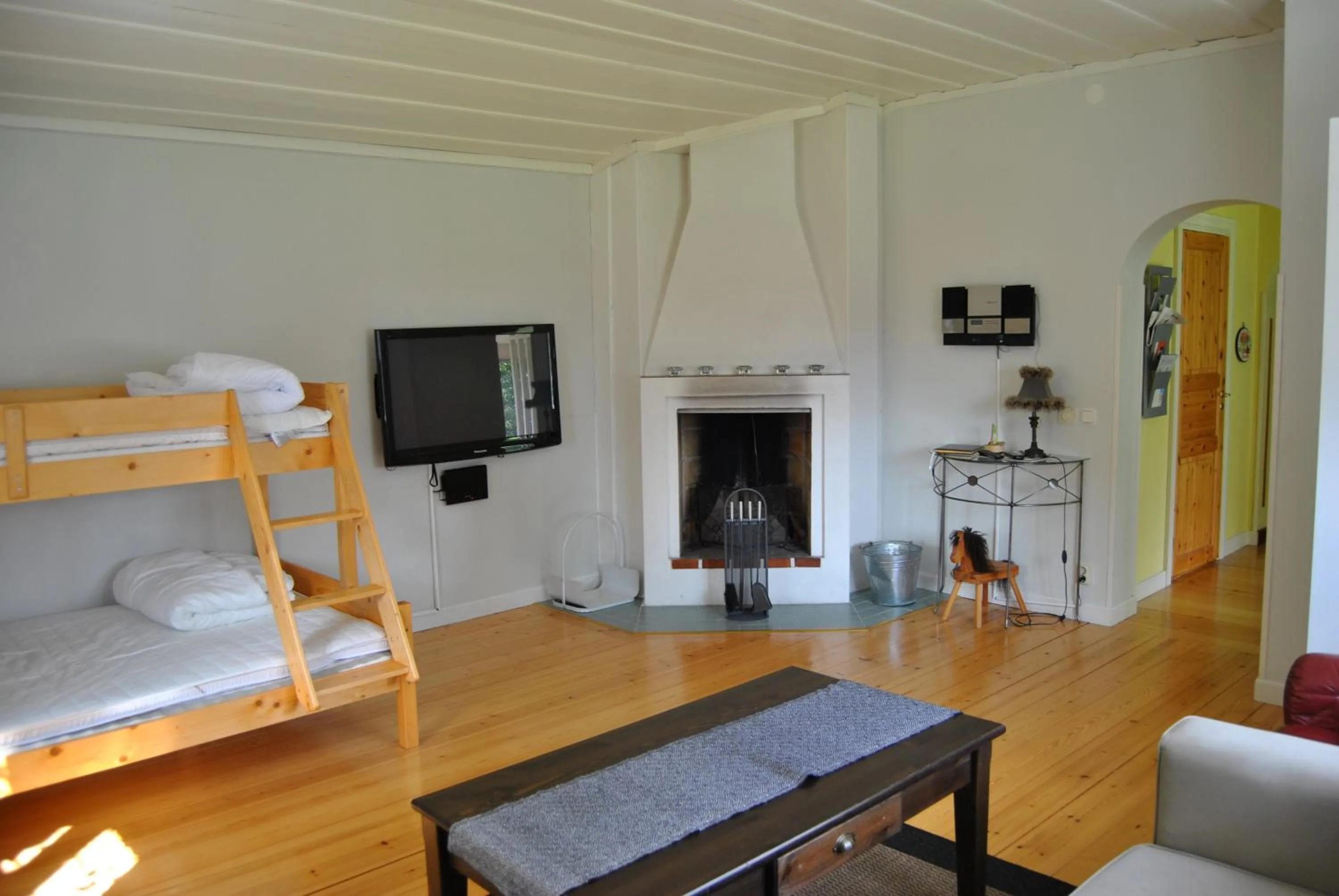 Living room, Bed in Orsastuguthyrning-Hansjö