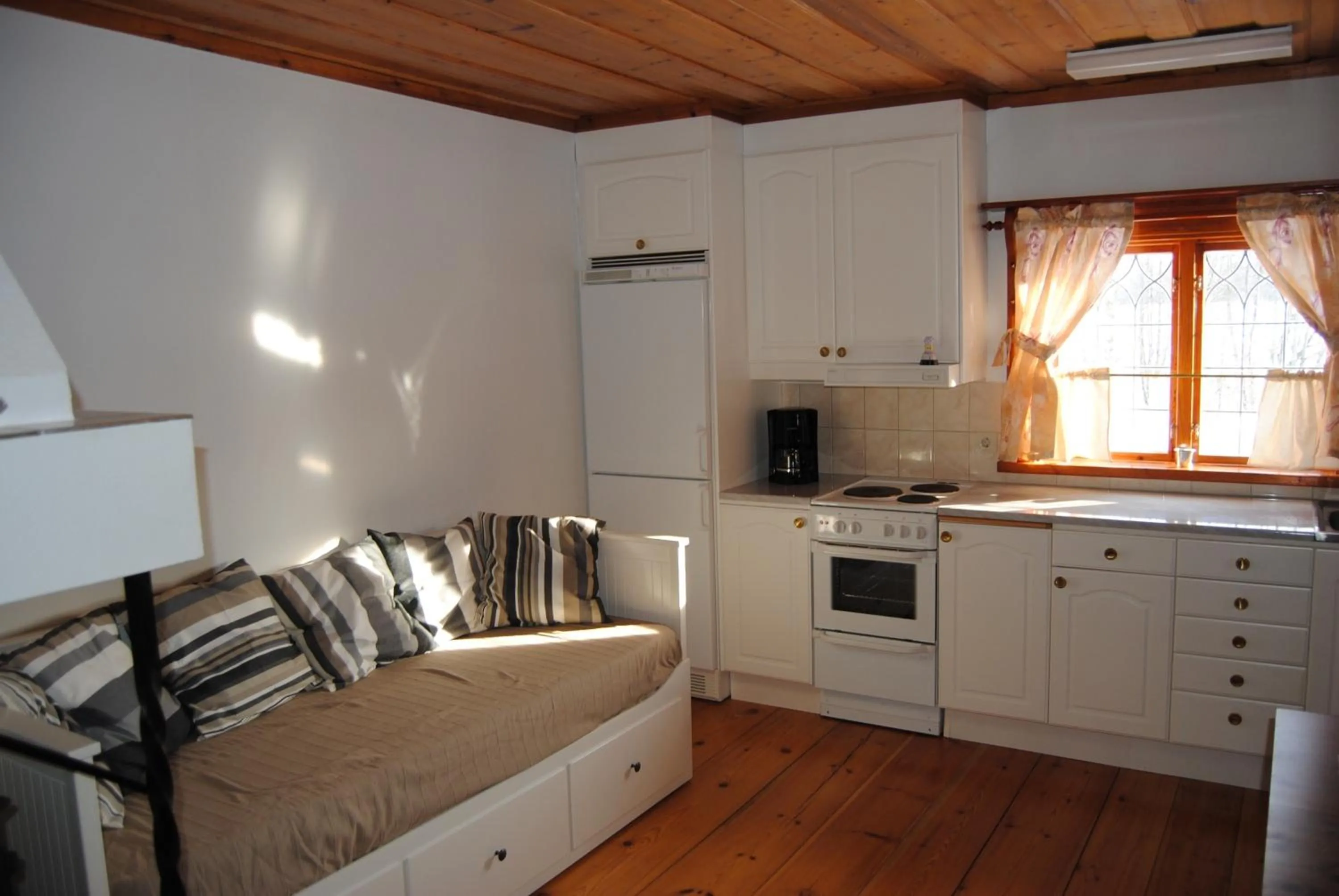 Kitchen or kitchenette in Orsastuguthyrning-Hansjö
