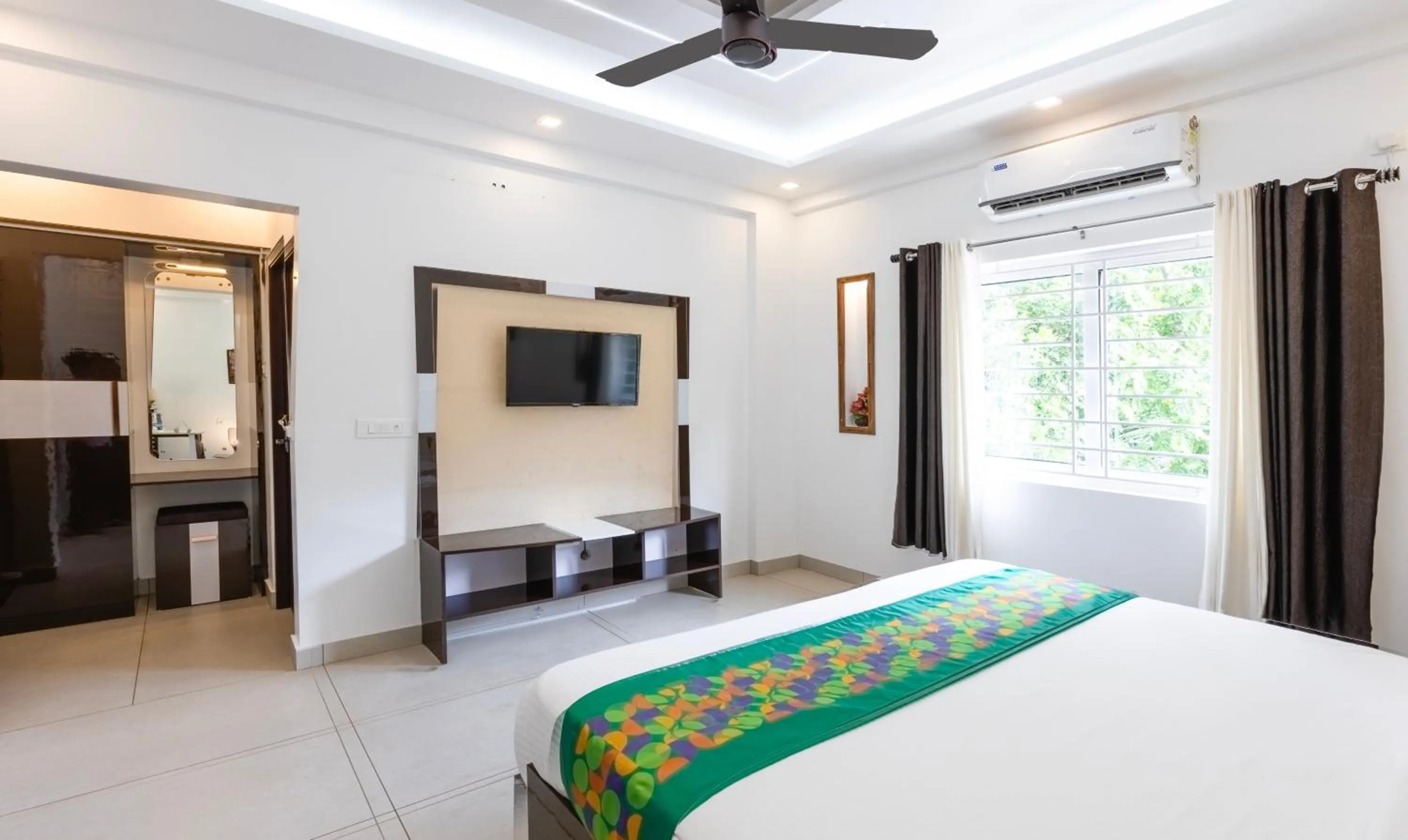 Bedroom, Bed in Treebo Premium Cochin Airport, 5 min From Cochin Airport