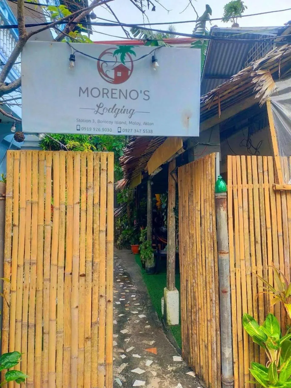 Facade/entrance in Moreno's Place