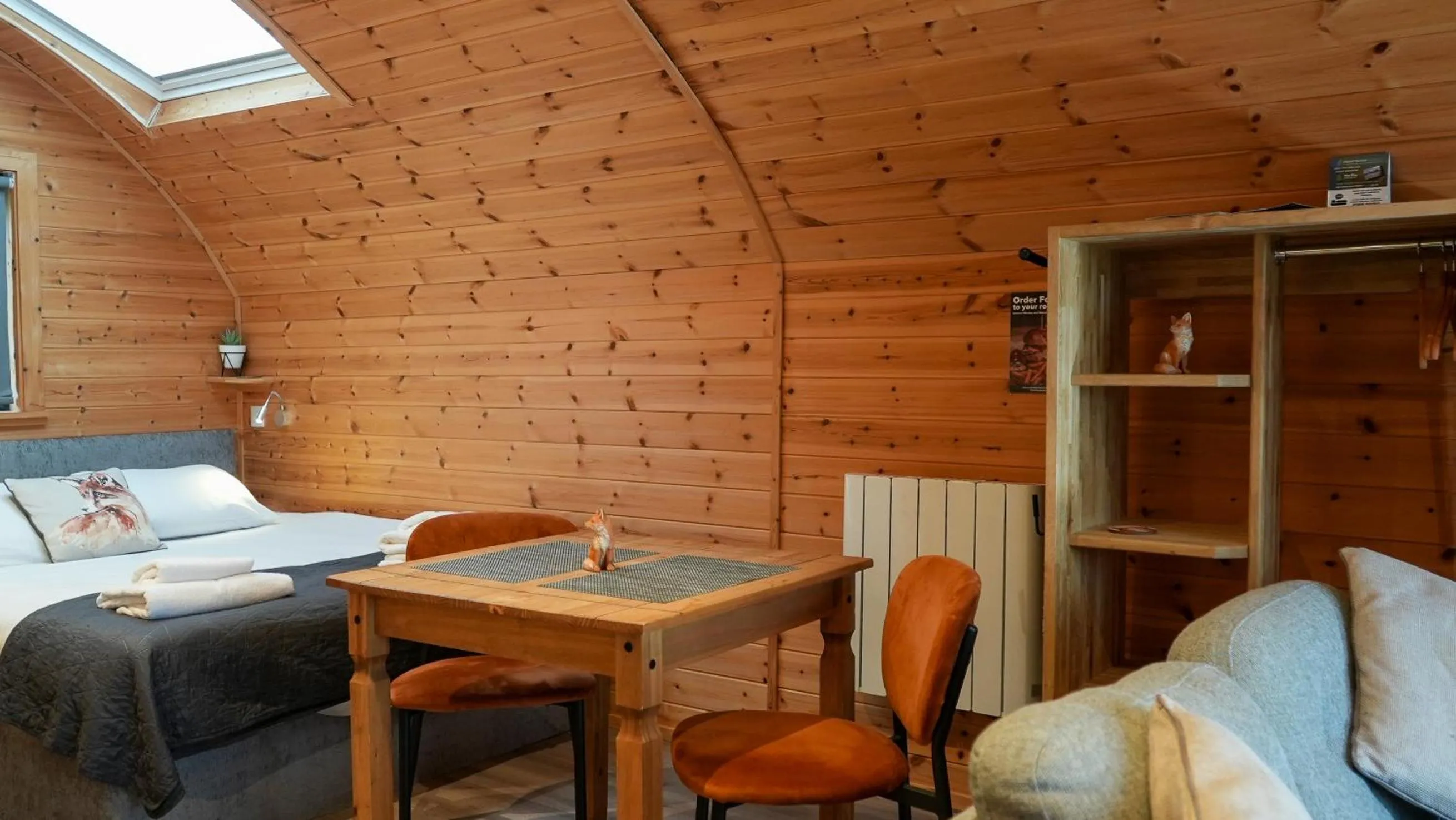 Living room, Bed in The Firs Country Park