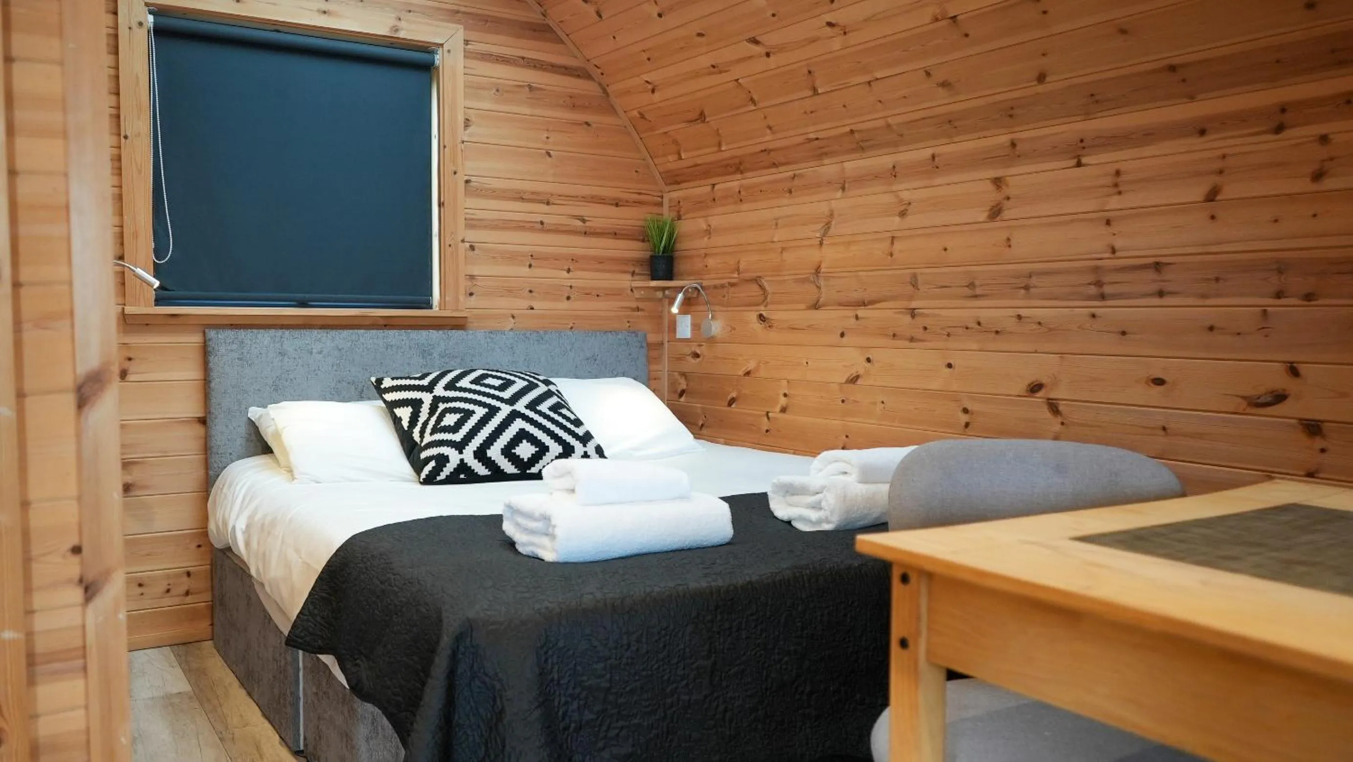 Bedroom, Bed in The Firs Country Park