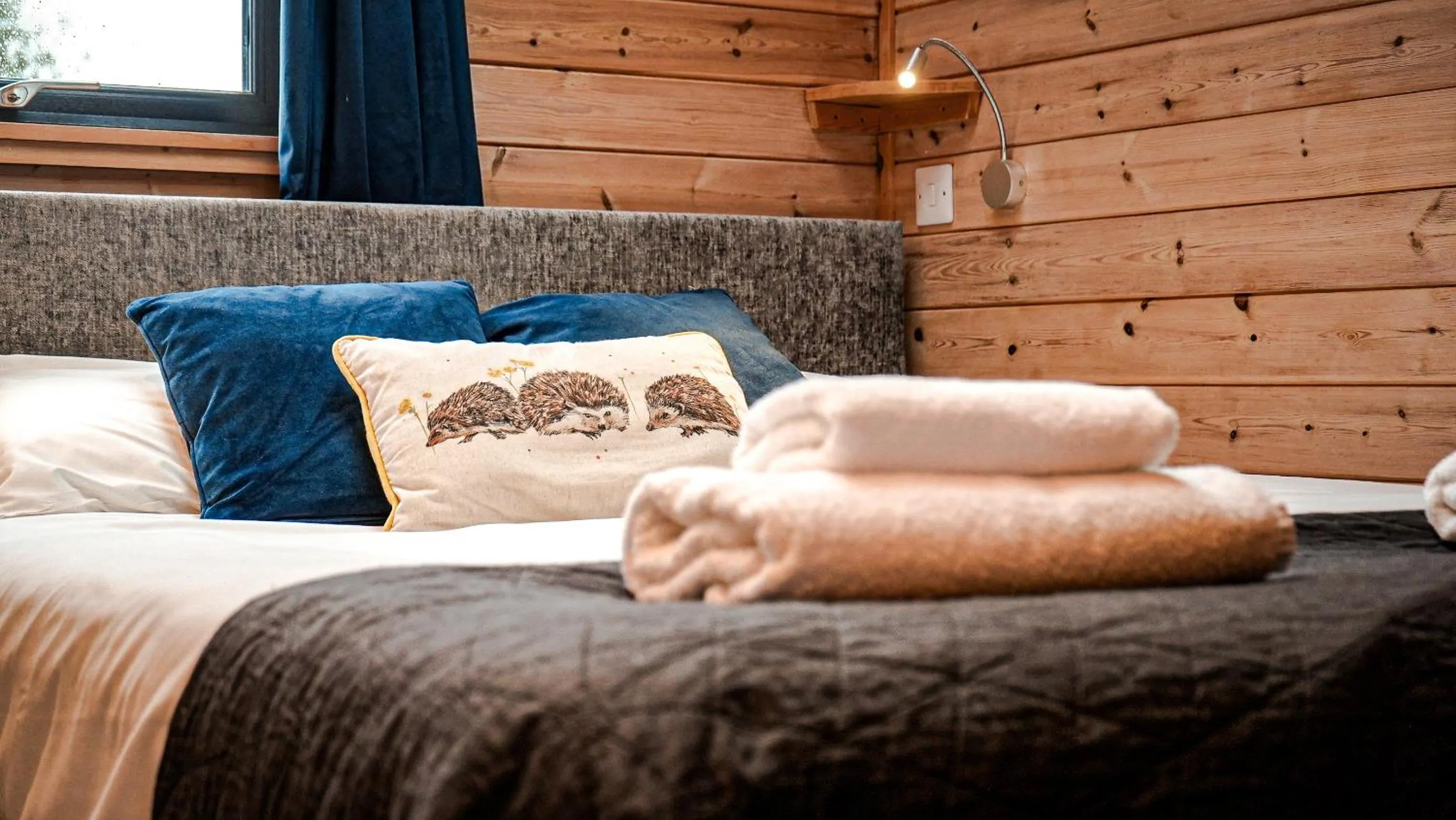 Bedroom, Bed in The Firs Country Park