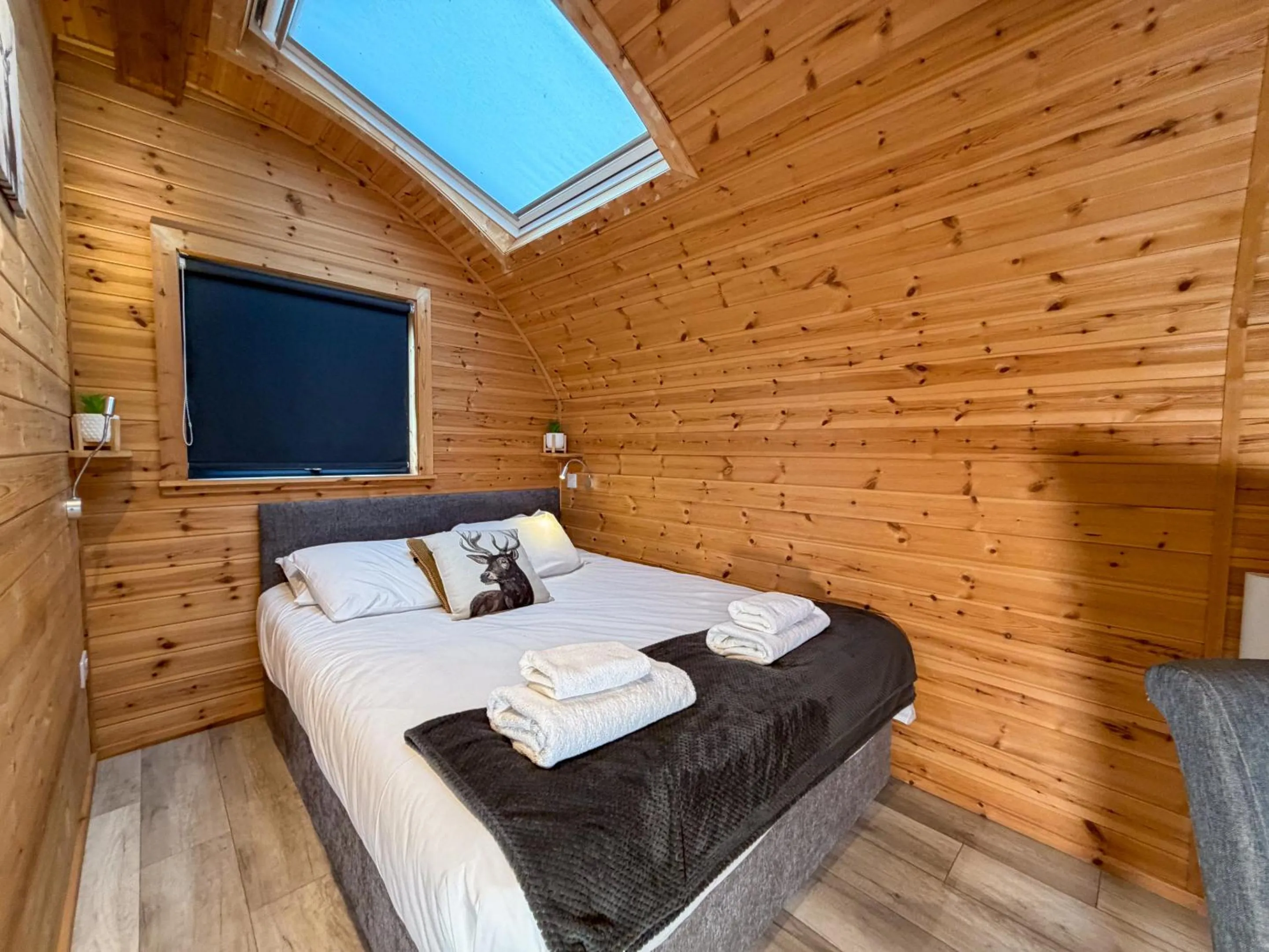 Bedroom, Bed in The Firs Country Park