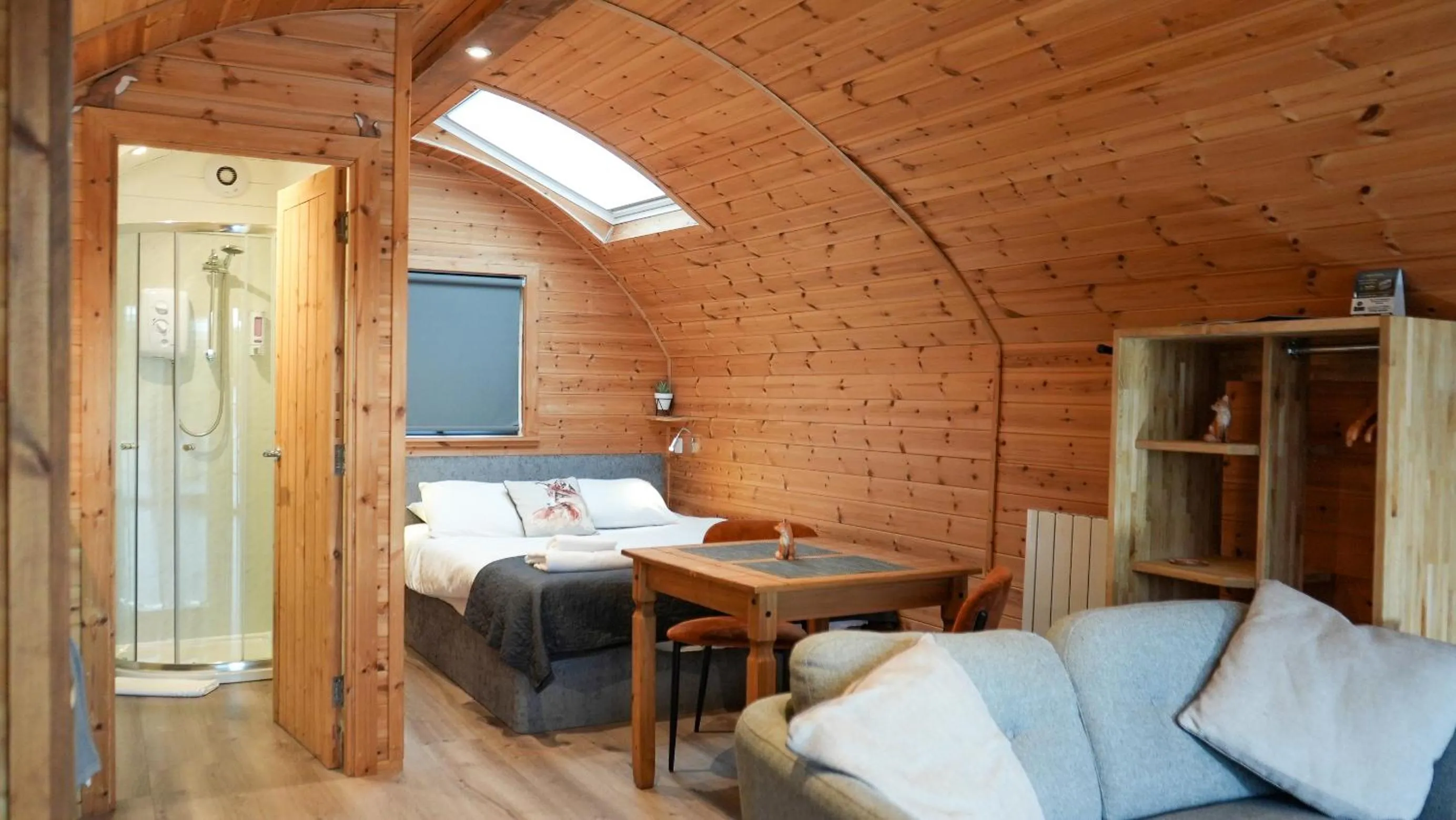 Bedroom, Bed in The Firs Country Park