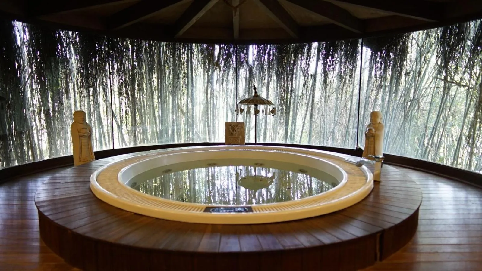 Hot Tub in Elite World Village İstanbul Polonezköy