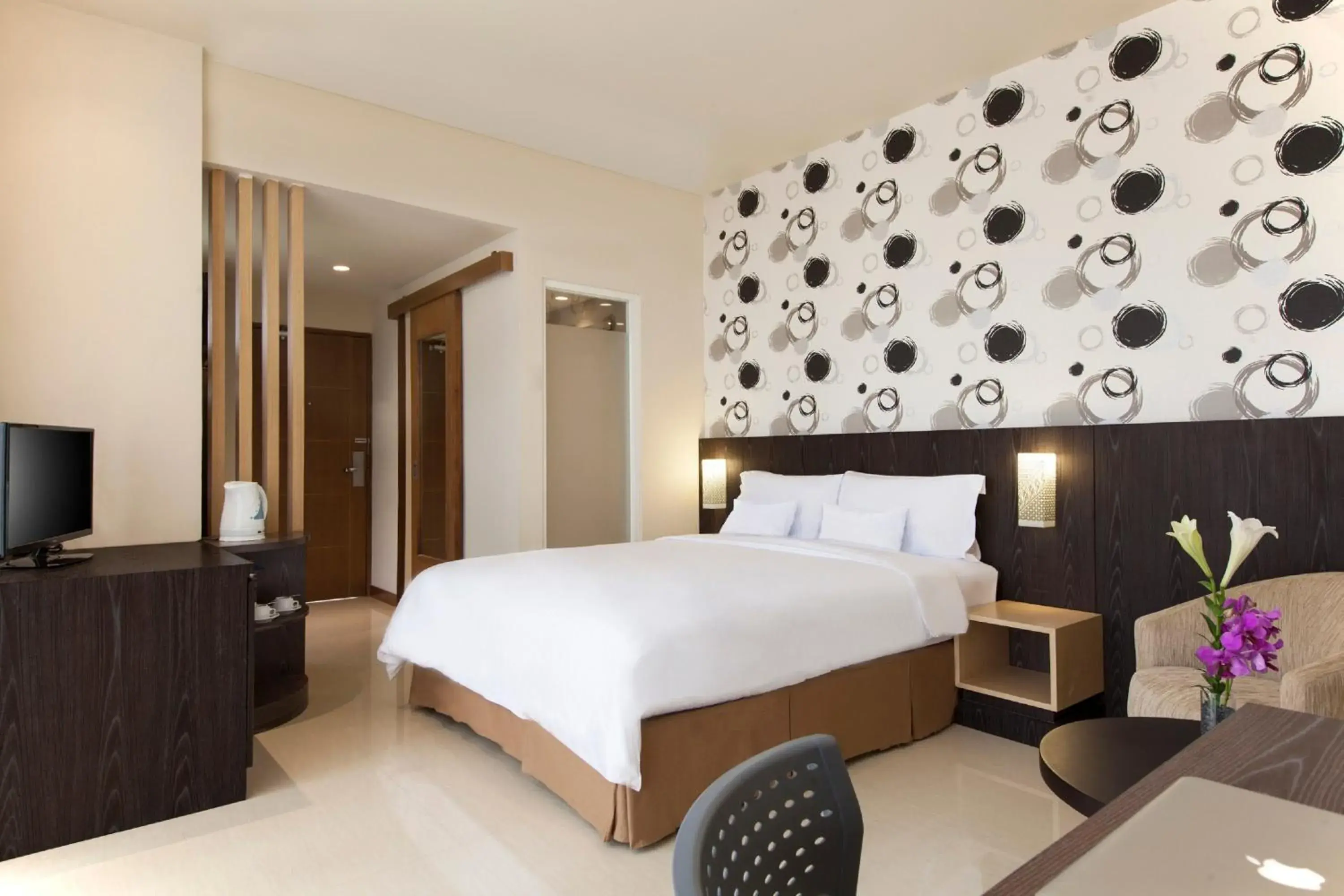 Lunara Home Living by Daphna Management Lunara Home Living by Daphna Management