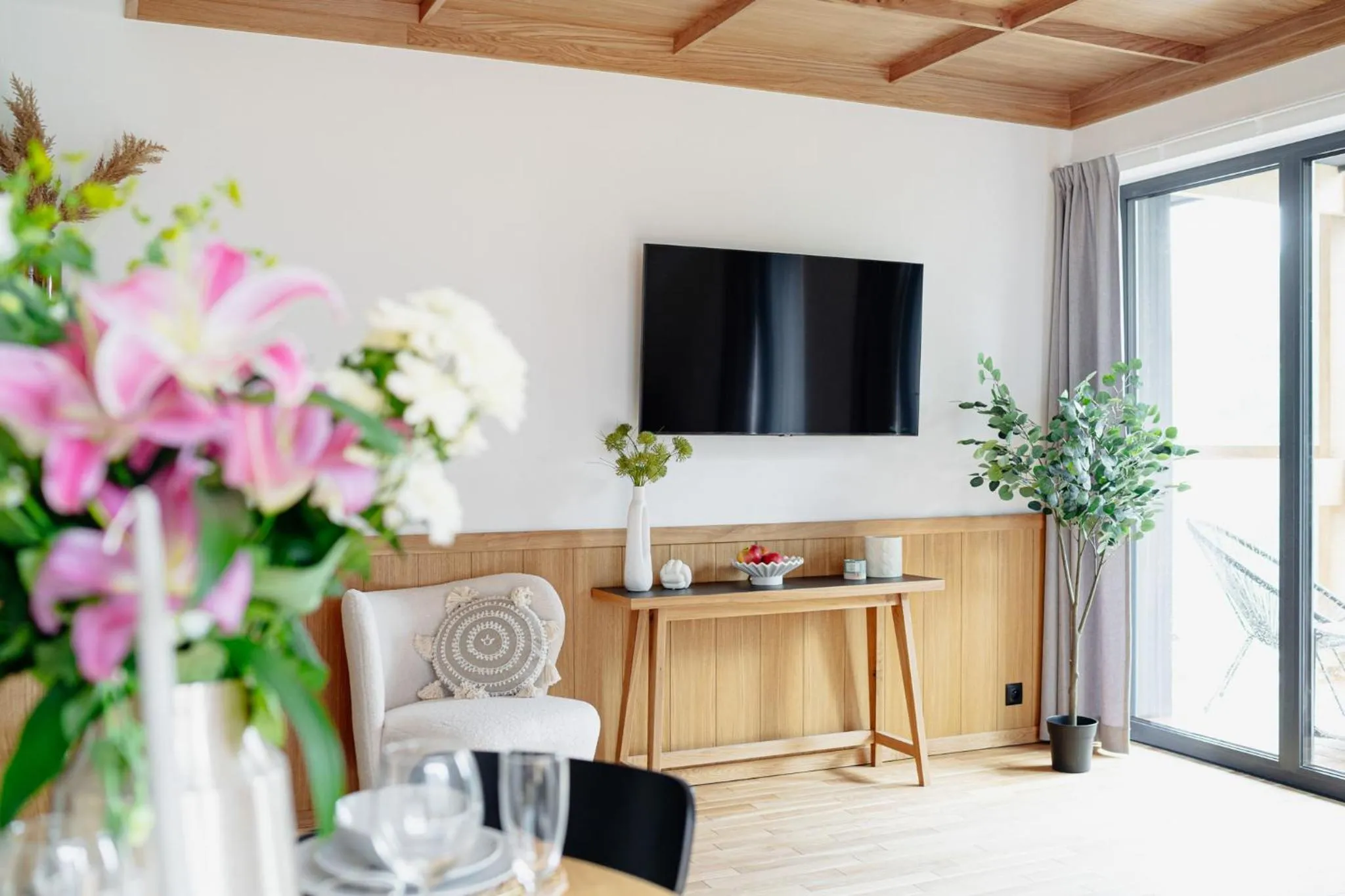 TV and multimedia in White Hills - LoftAffair Spa Collection