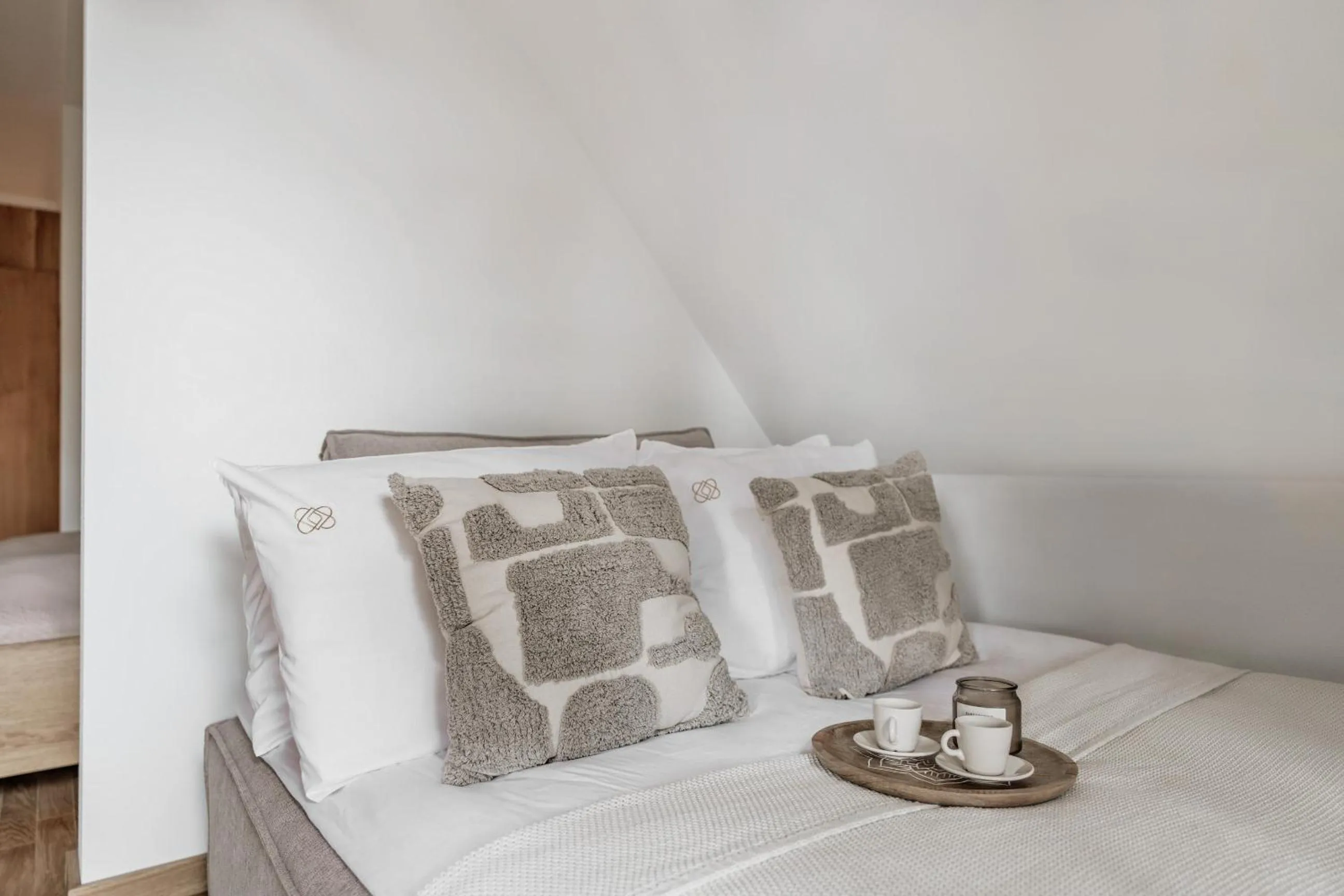 Bed in White Hills - LoftAffair Spa Collection