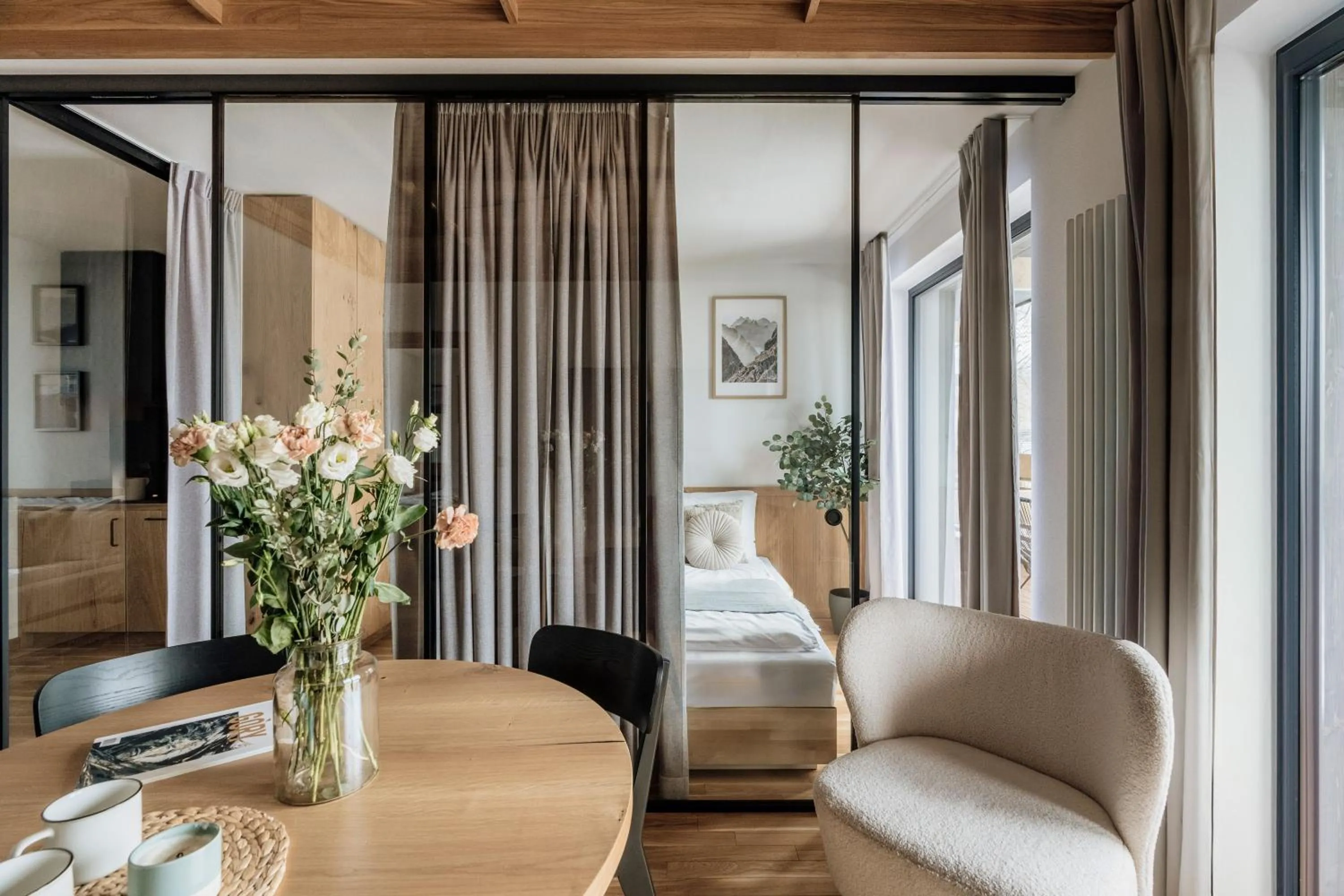 Dining area in White Hills - LoftAffair Spa Collection