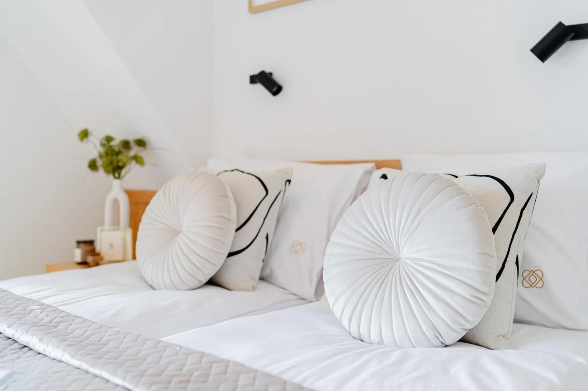 Bed in White Hills - LoftAffair Spa Collection