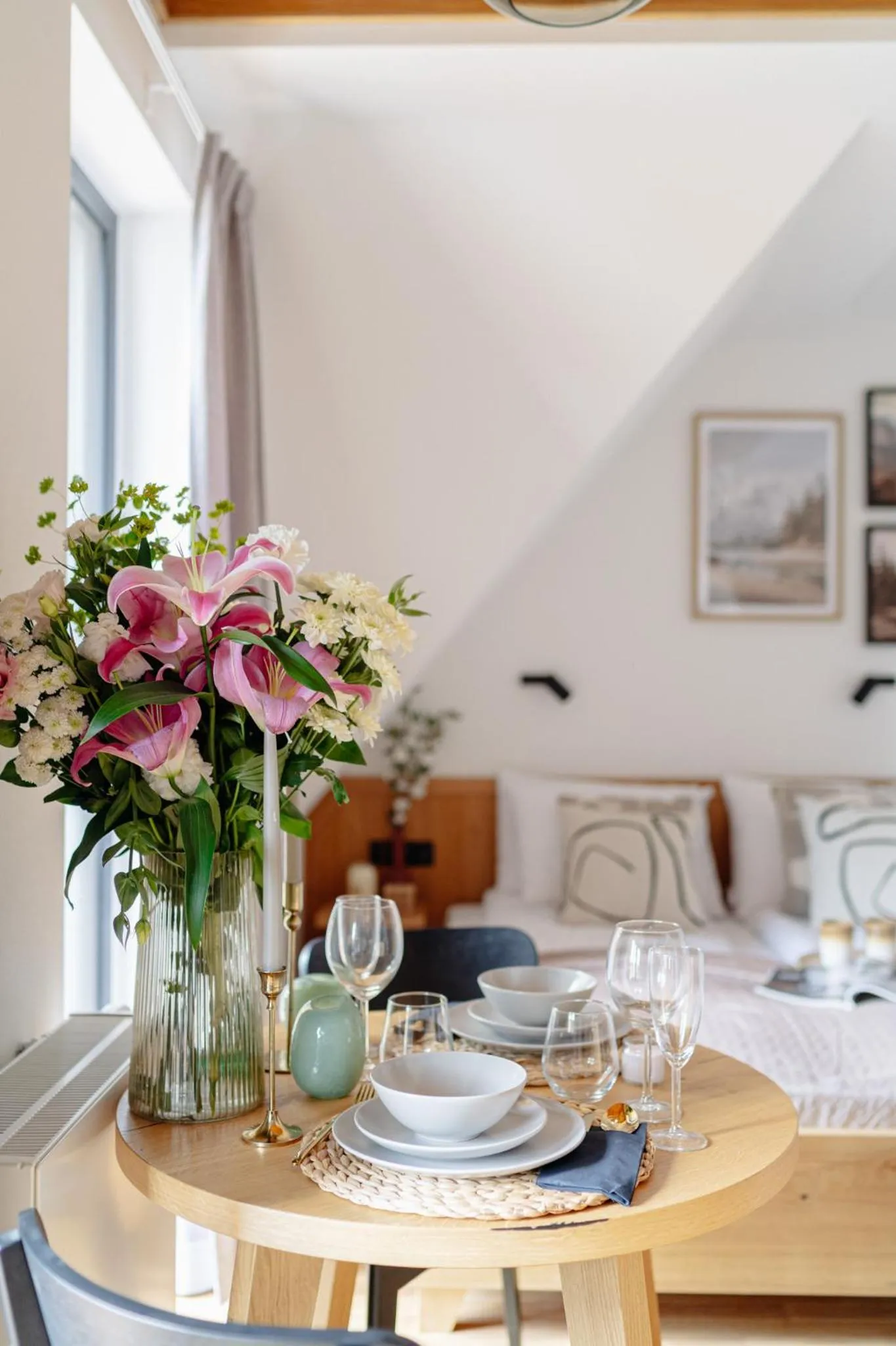 Dining area in White Hills - LoftAffair Spa Collection