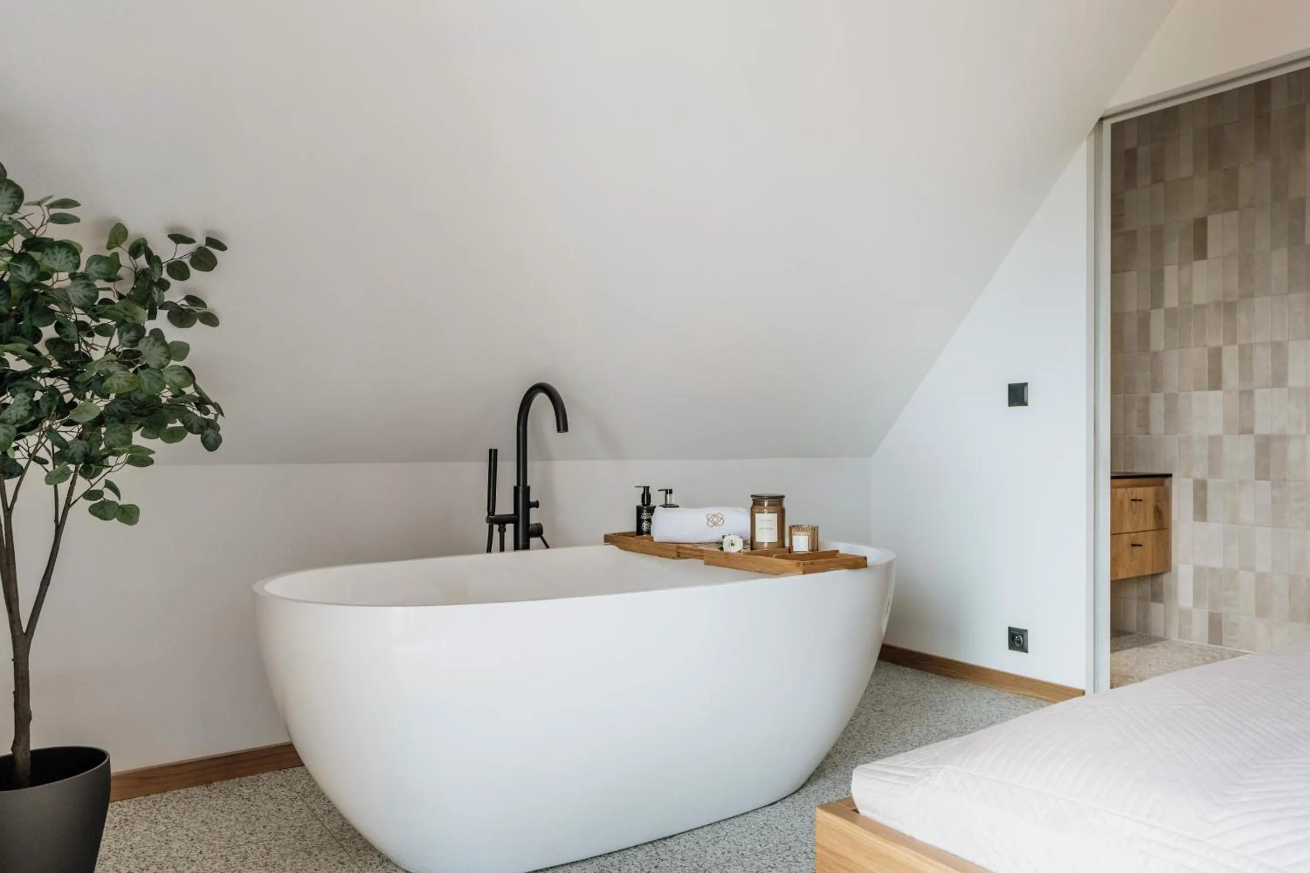 Bed in White Hills - LoftAffair Spa Collection