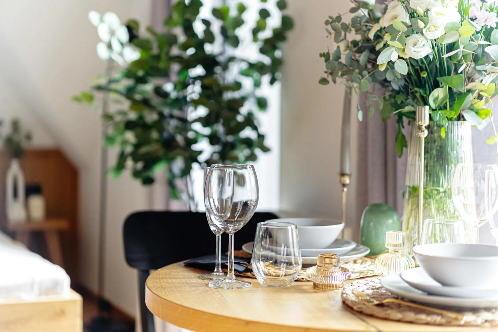 Dining area in White Hills - LoftAffair Spa Collection