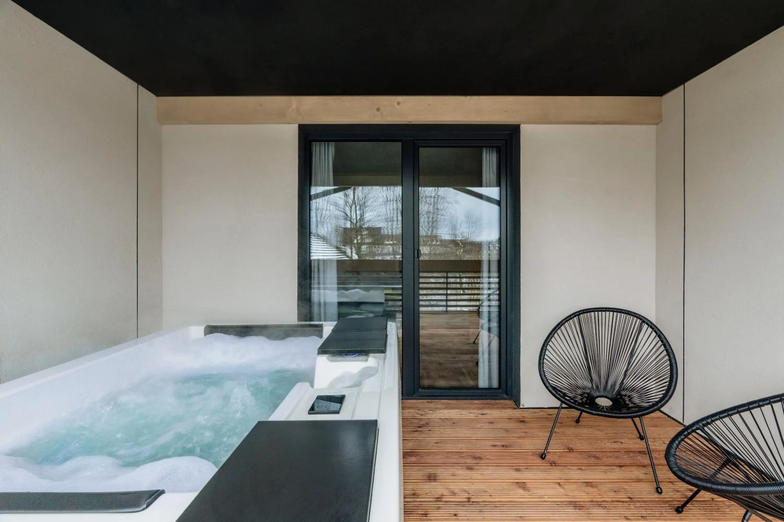 Hot Tub in White Hills - LoftAffair Spa Collection