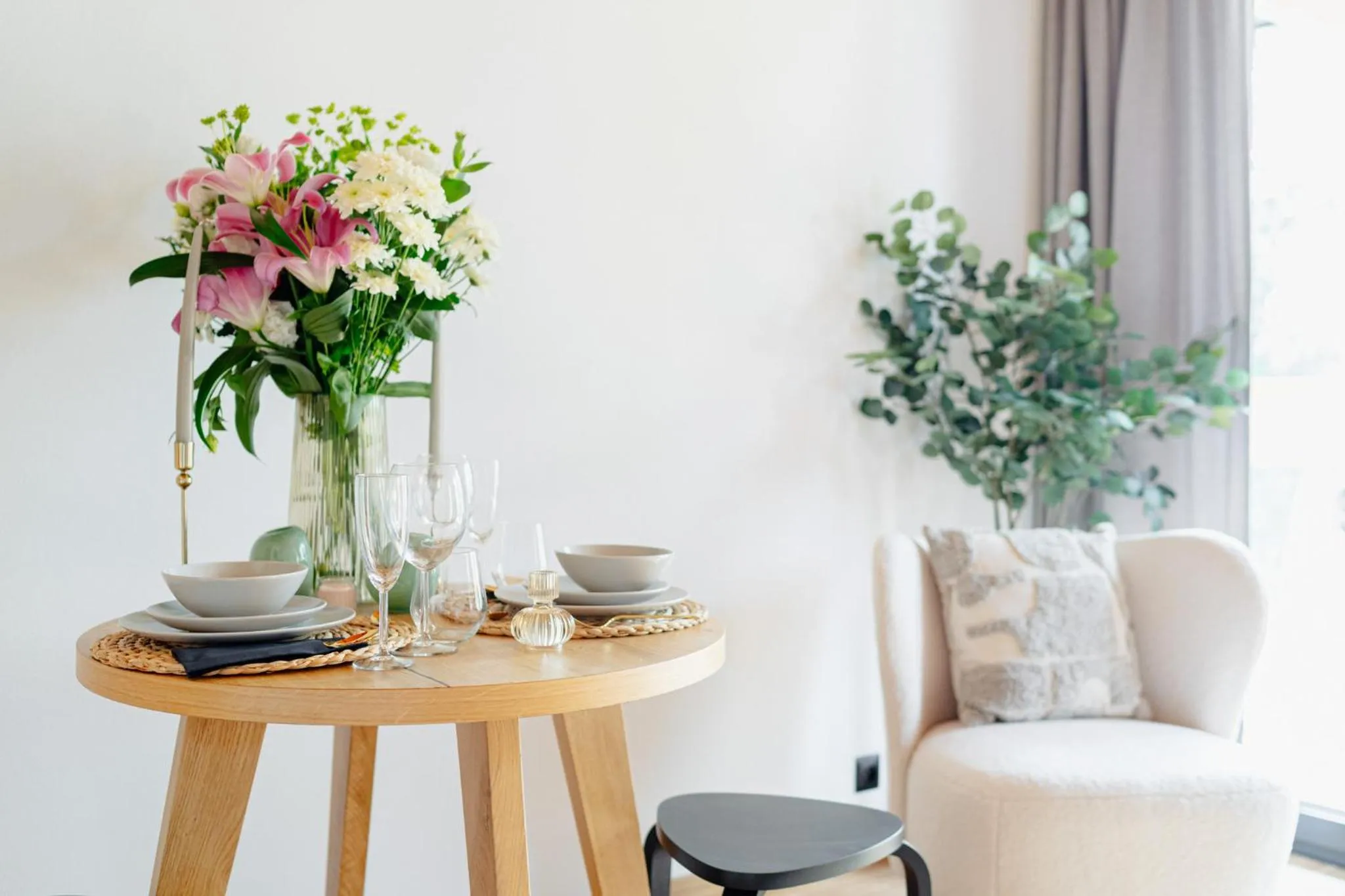 Dining area in White Hills - LoftAffair Spa Collection