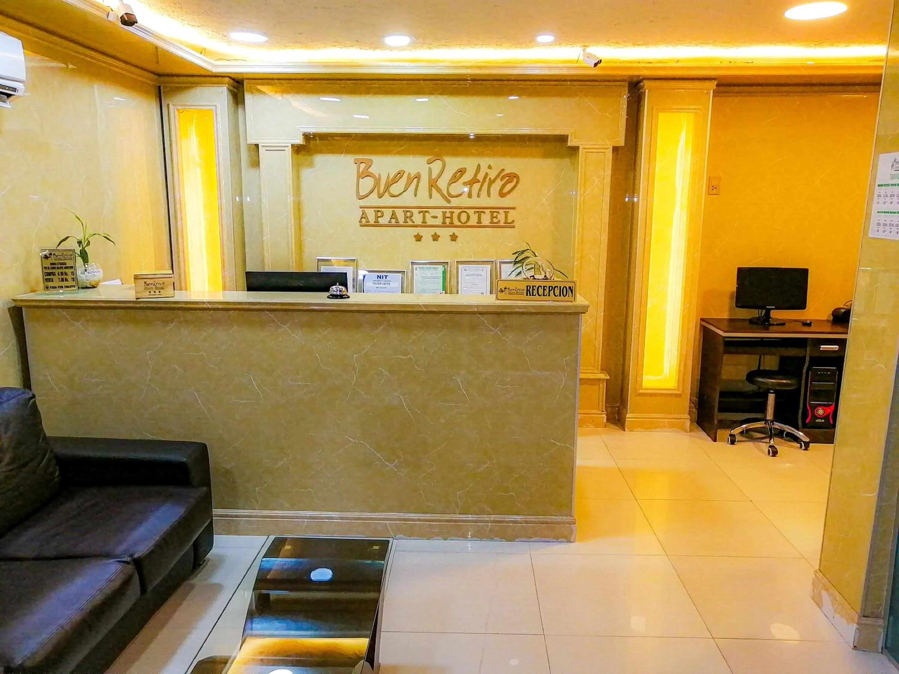 Lobby or reception in Buen Retiro Apart Hotel