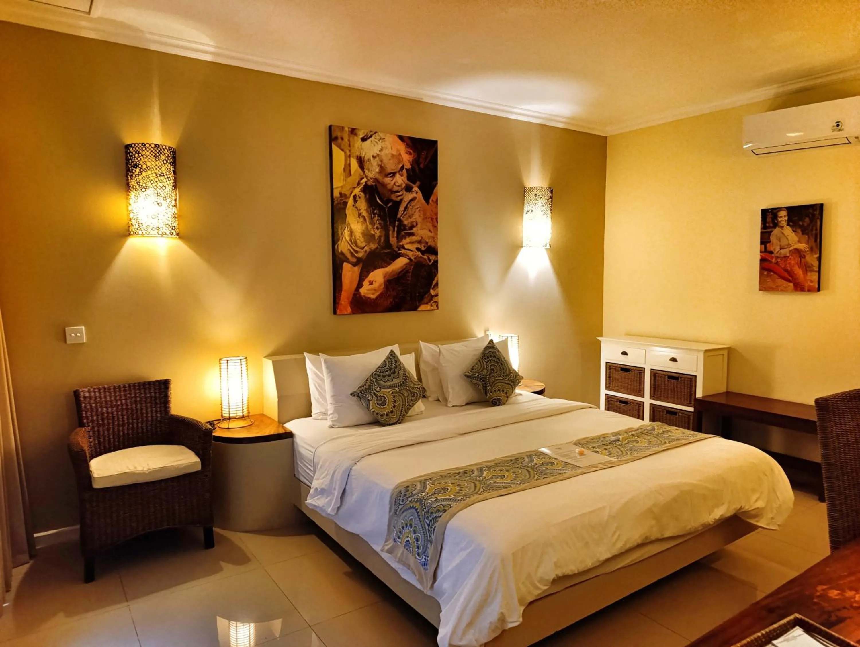 Bedroom, Bed in Scallywags Smugglers