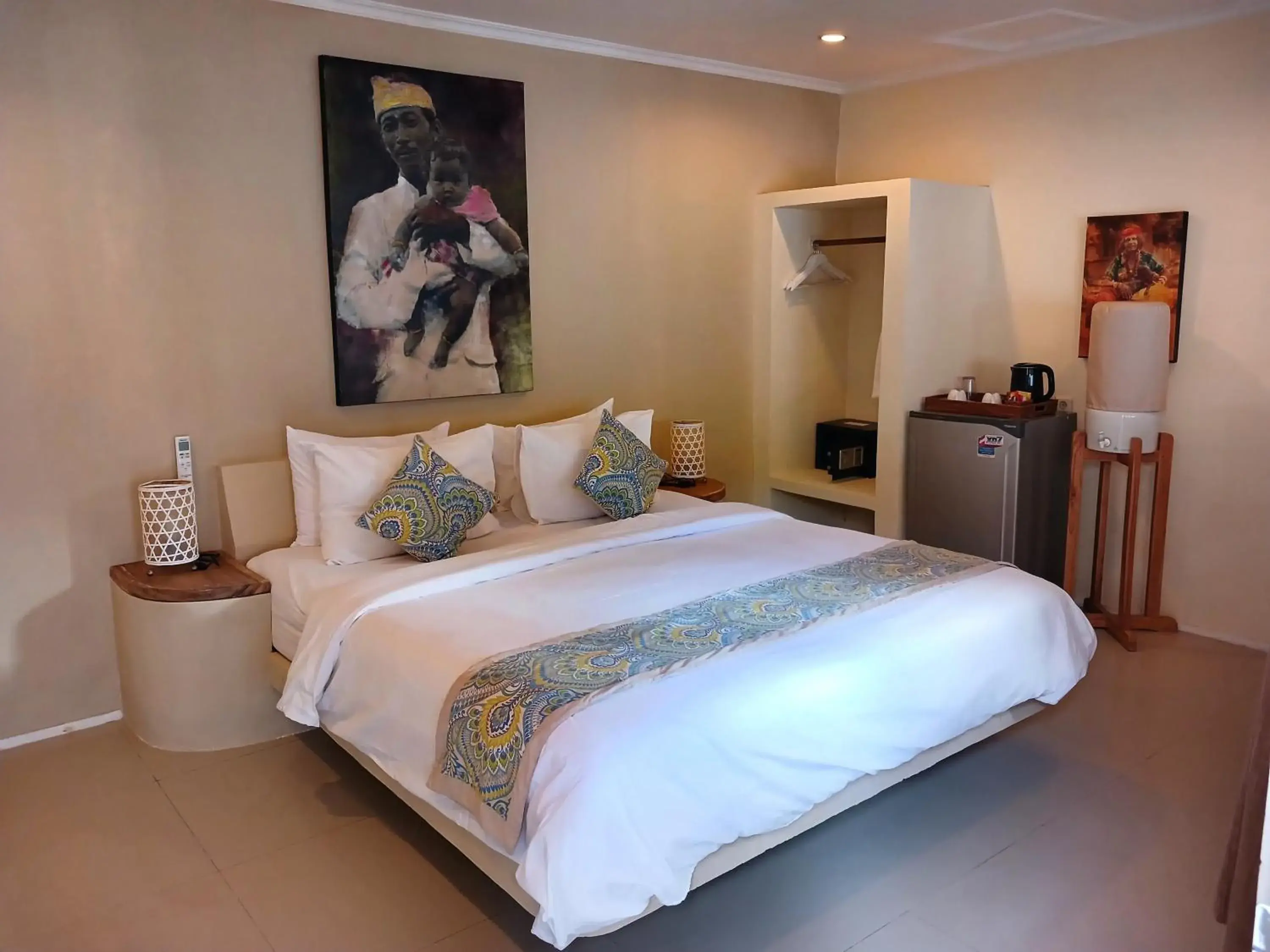 Bedroom, Bed in Scallywags Smugglers Bedroom, Bed in Scallywags Smugglers